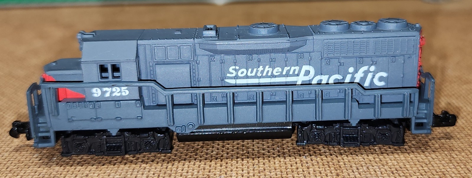 Readers Digest N Scale Southern Pacific Locomotive 9725