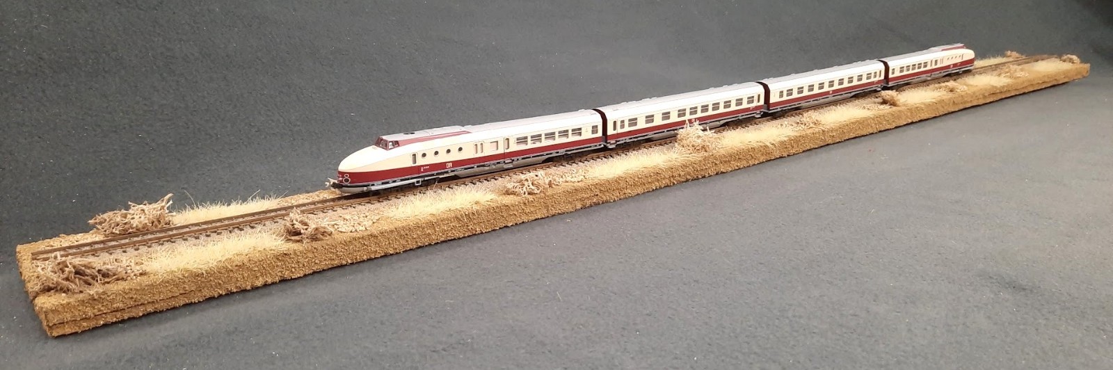 N SCALE 36″ – “DESERT SCENE ” DISPLAY DIORAMA– FOR ANY N SCALE TRAINS
