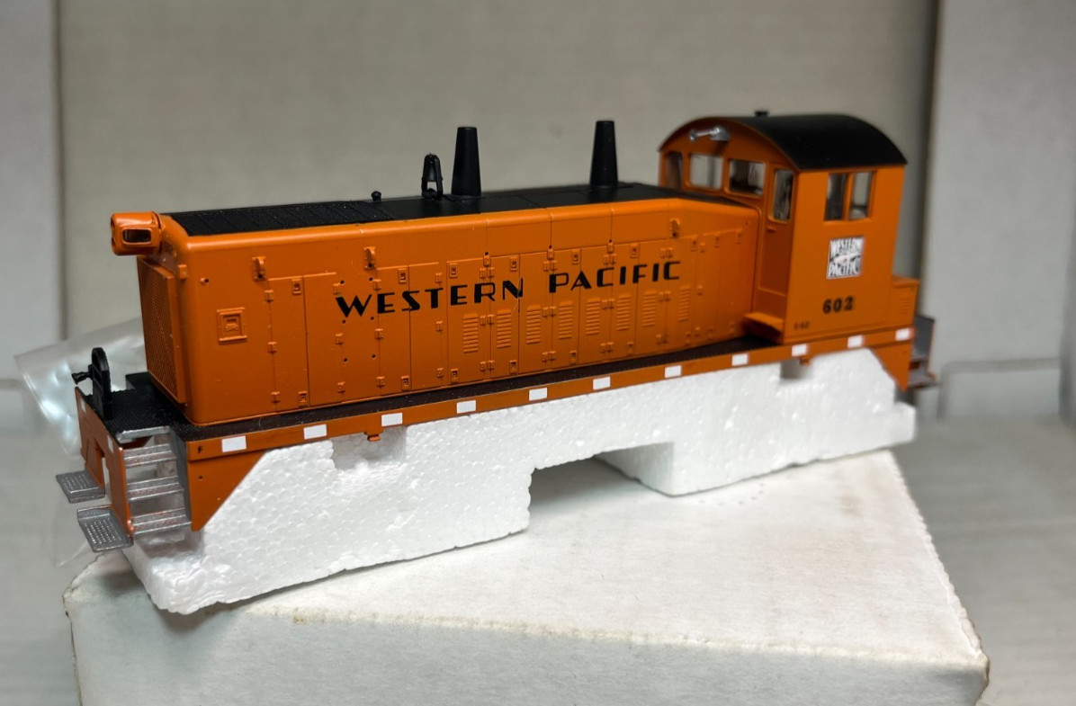 HO CUSTOM WESTERN PACIFIC SW9 #602 SOLID ORANGE LOCOMOTIVE SWITCHER PROTO 2000