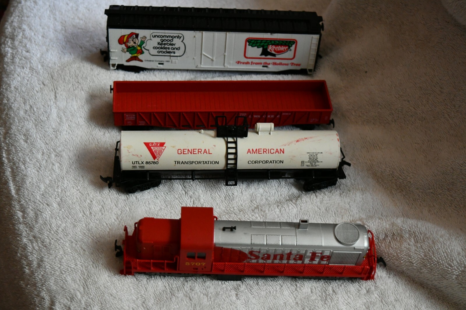 VINTAGE LOT 3 Cars Plus AHM SANTA FE #5707 DIESEL LOCOMOTIVE BUNDLE Clean 2H