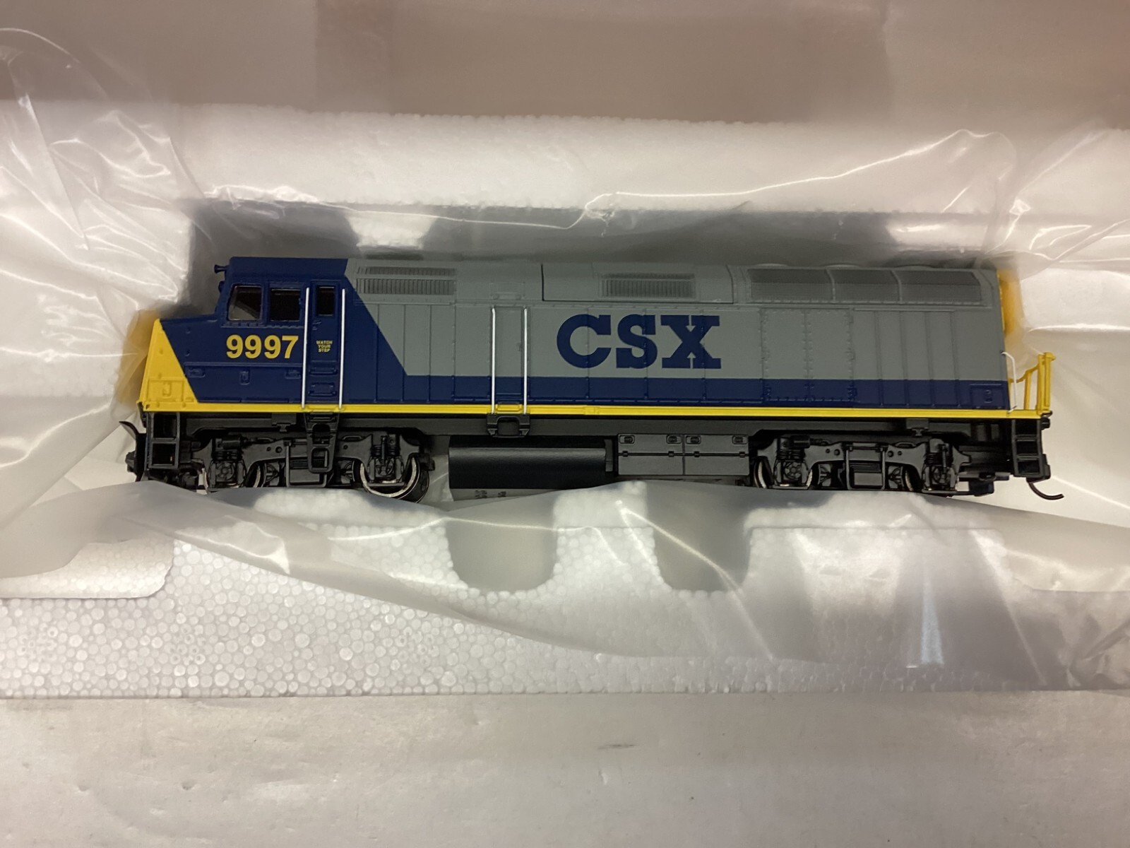 Walthers Mainline #910-10478 HO scale “CSX” GP9 Ph II DCC/Sound READY Rd.#9997
