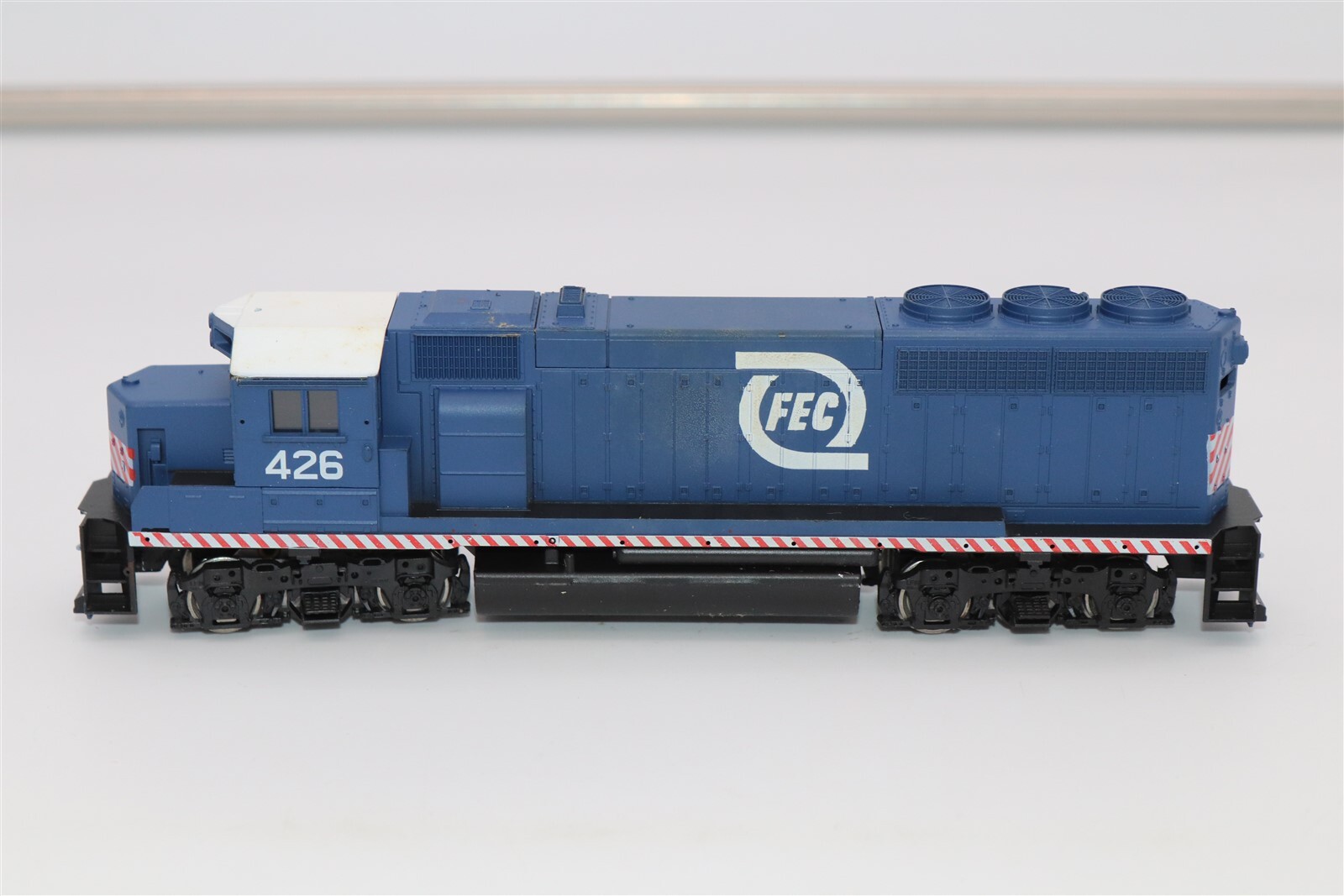 ATHEARN HO SCALE – LOCOMOTIVE – 04718 – GP40-2 POWERED FLORIDA EAST COAST – #426