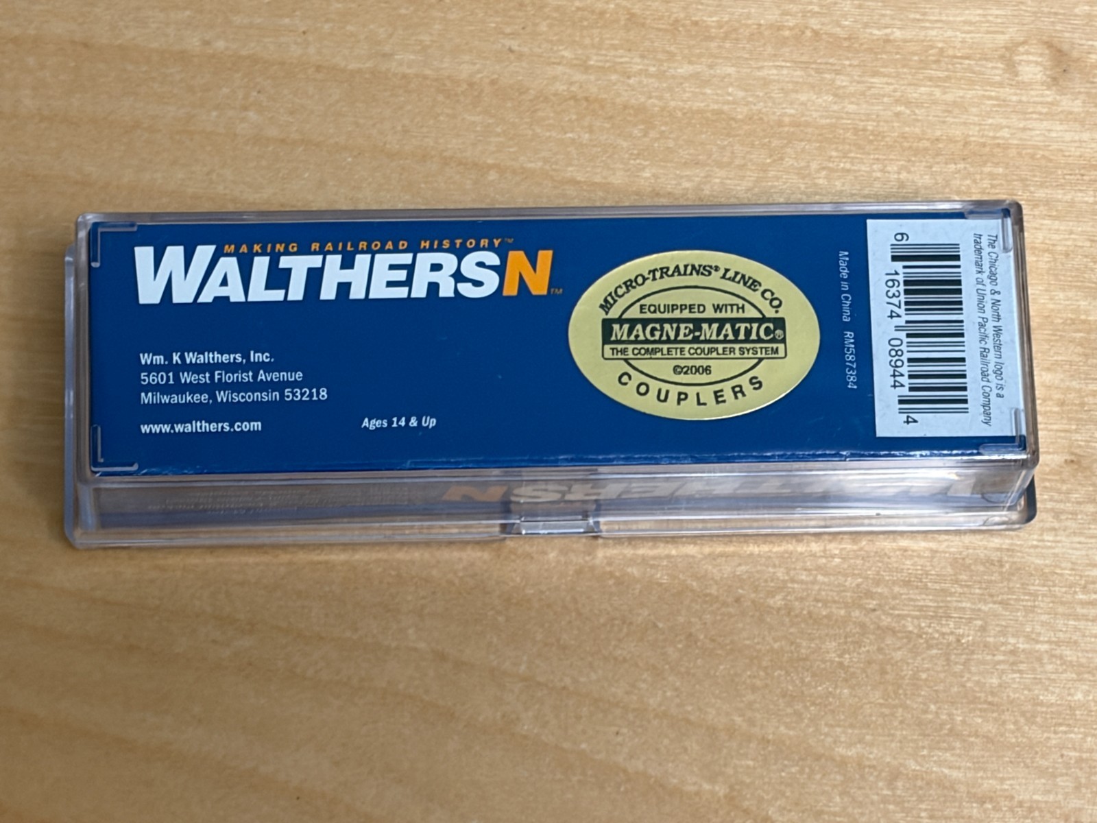 Walthers N EMD SW9 CNW #1209, New in Box
