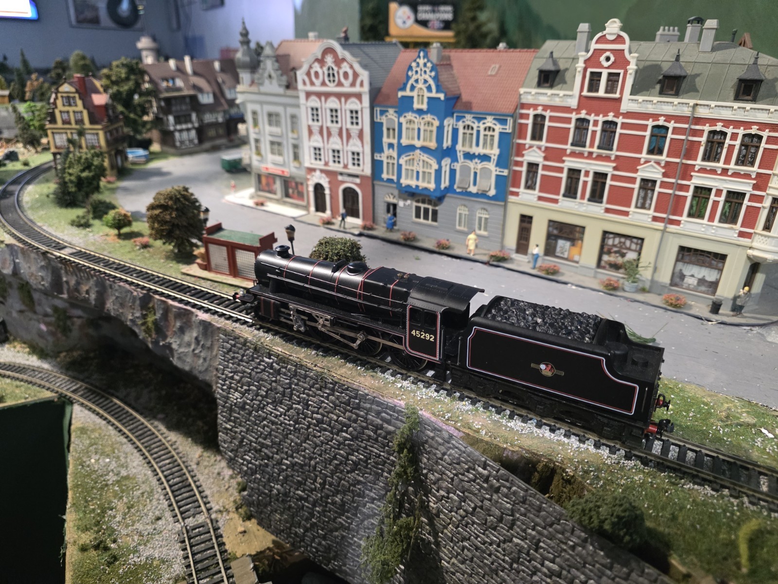 Hornby BR King Class Steam Locomotive R.292 OO Scale DC