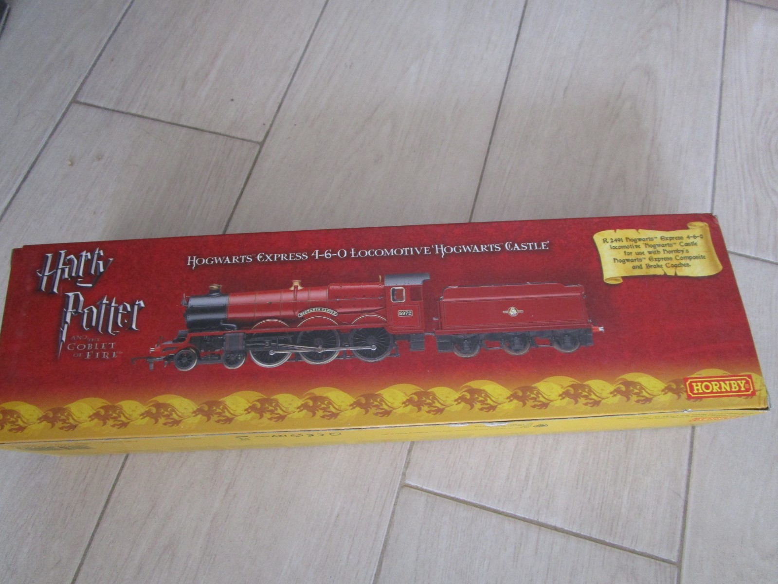 OO Scale Hornby Harry Potter Hogwarts Express 4-6-0 Locomotive W/ Box