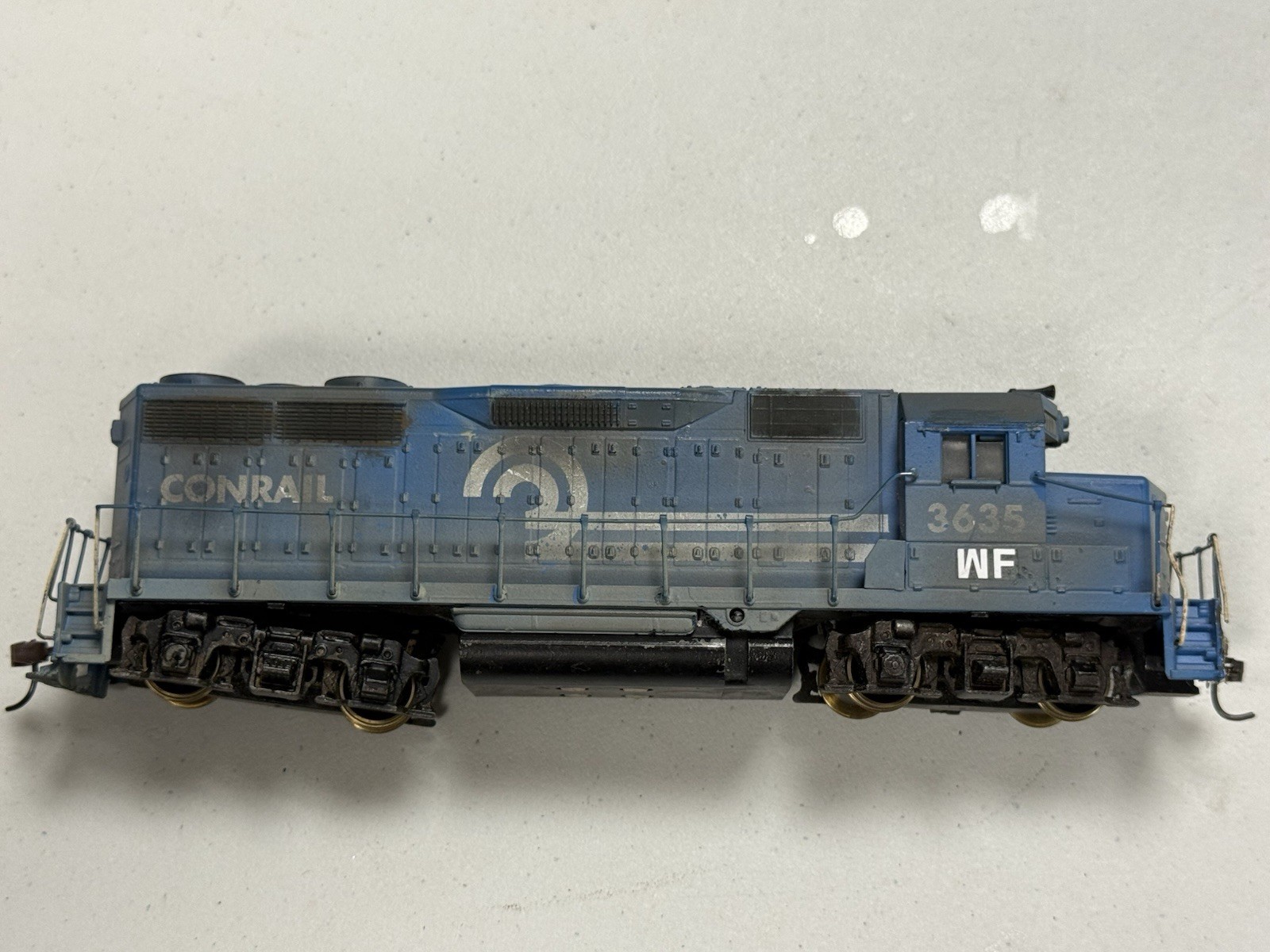 Conrail HO Diesel Locomotive 3635 Blue White Model Railroad (Weathered)