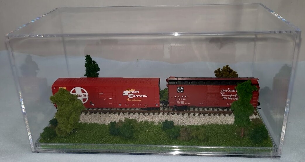 N SCALE – SINGLE TRACK 8″ – DISPLAY CASE- “SUMMER SCENE” -FOR ANY N TRAINS