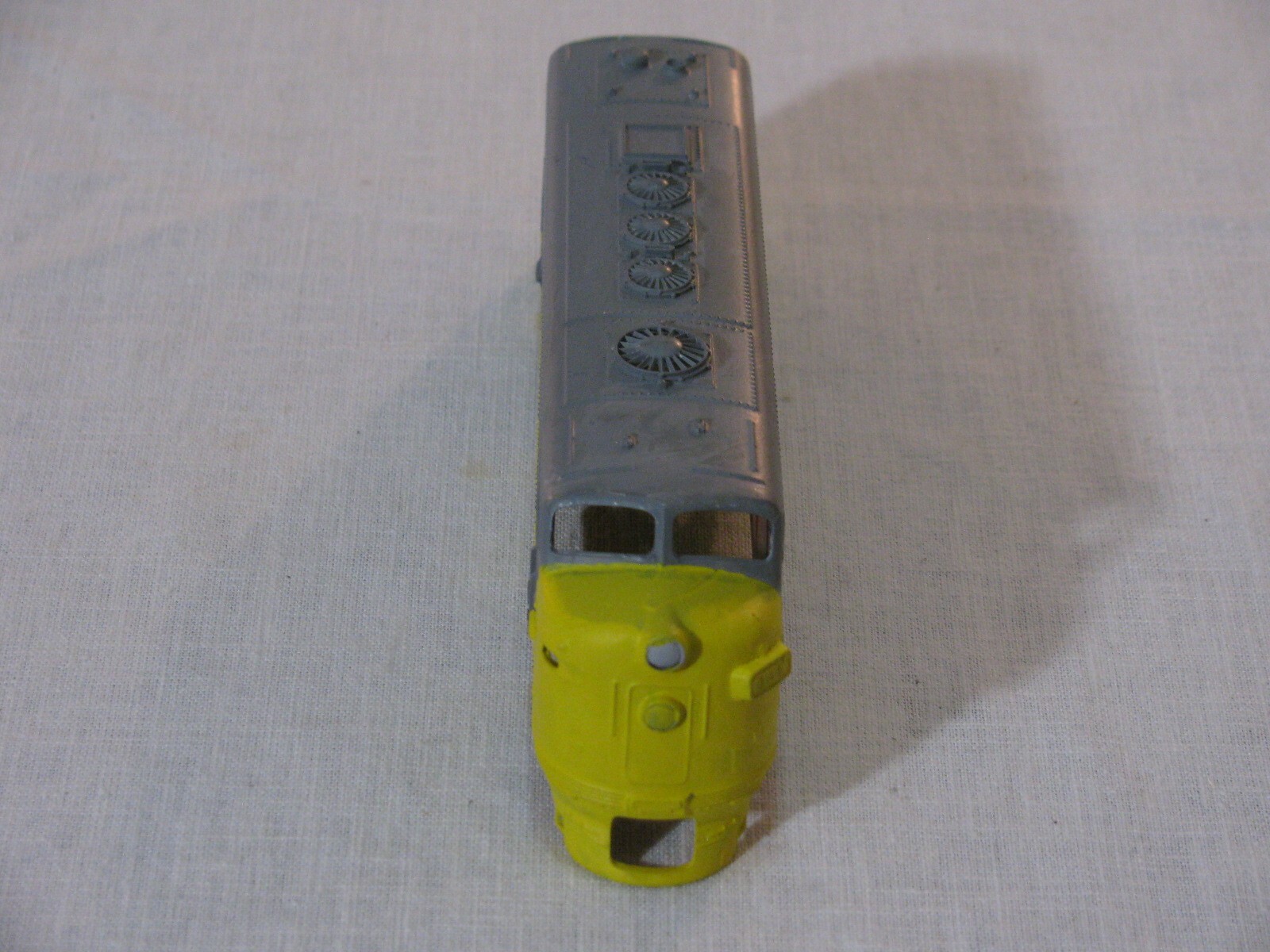 Vtg HO Scale Diesel Locomotive Shell ONLY,Unlettered No #,Yellow/Gray,Unmarked r