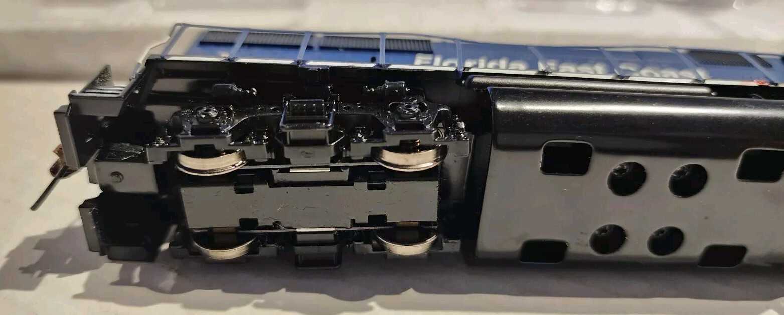 Athearn HO Scale GP 40-2 Diesel Florida East Coast #434