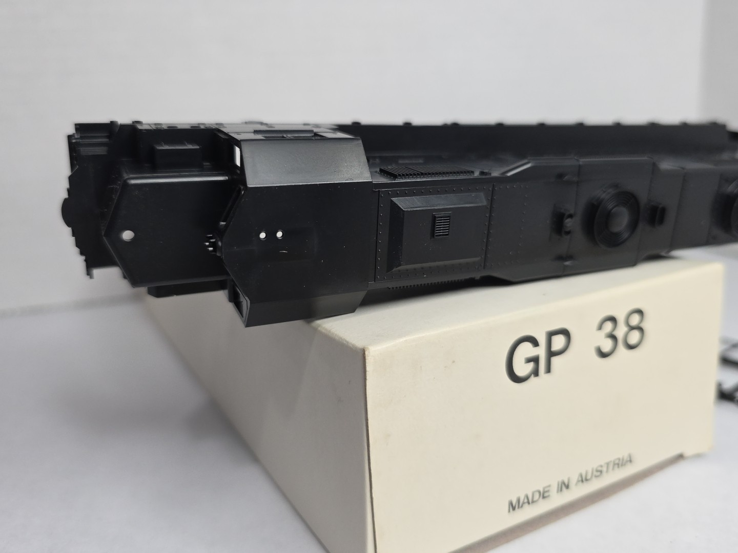 Shell Only* Atlas HO Scale GP38 Diesel Locomotive Undecorated LN Austria Roco(7)