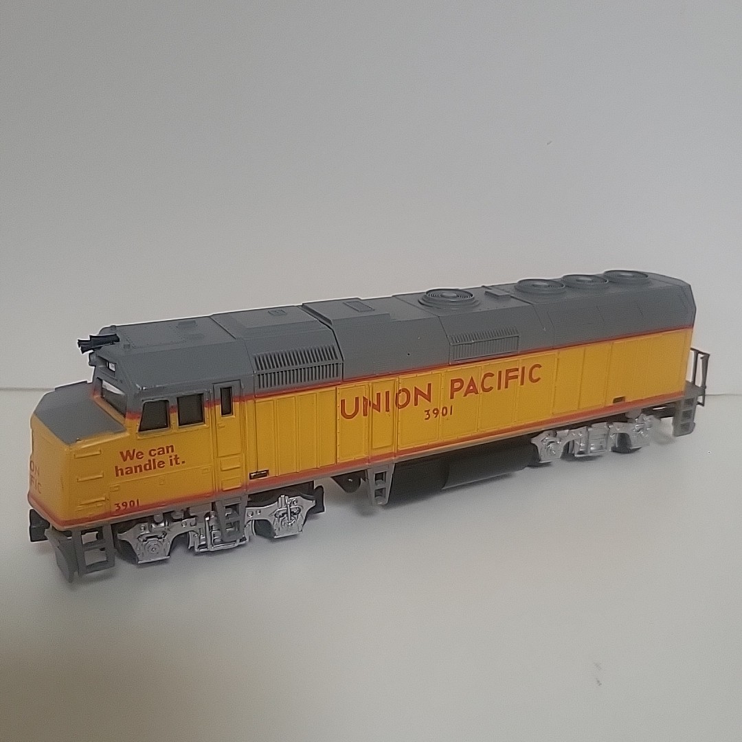 UNTESTED HO Scale Union Pacific 3901 yellow gray 1:87 scale Locomotive “AS IS”