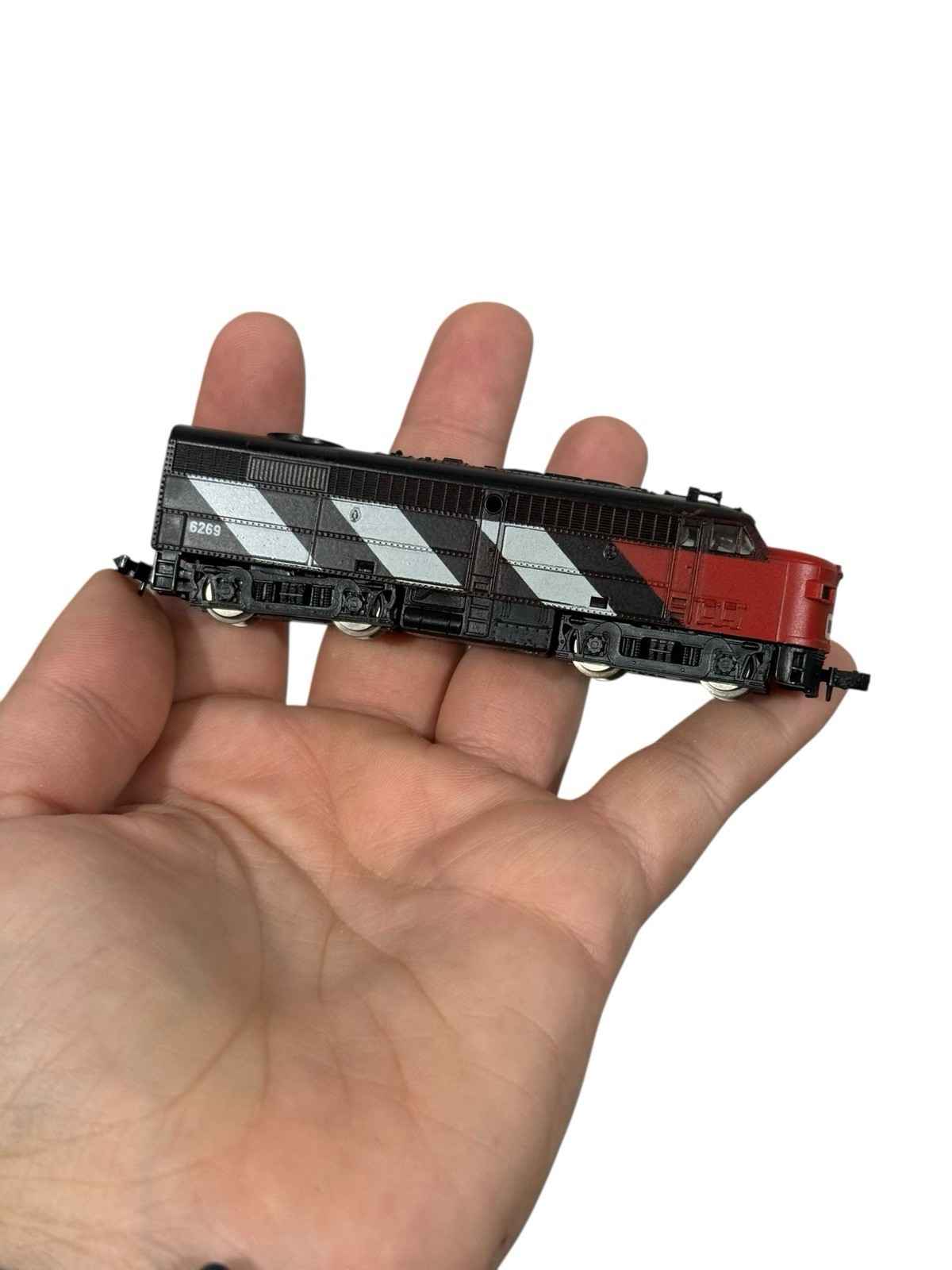 ModelPower CN 6269 – Analog Electric Model Train Gauge N Scale Red Black White