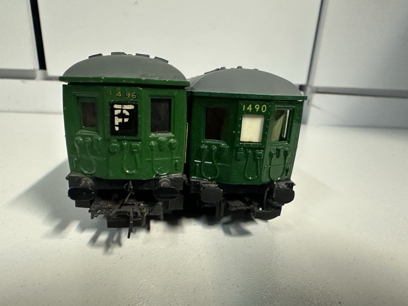 Triang OO Gauge R156 SR Suburban Motor Coach Powered + R225 Non Powered Coach