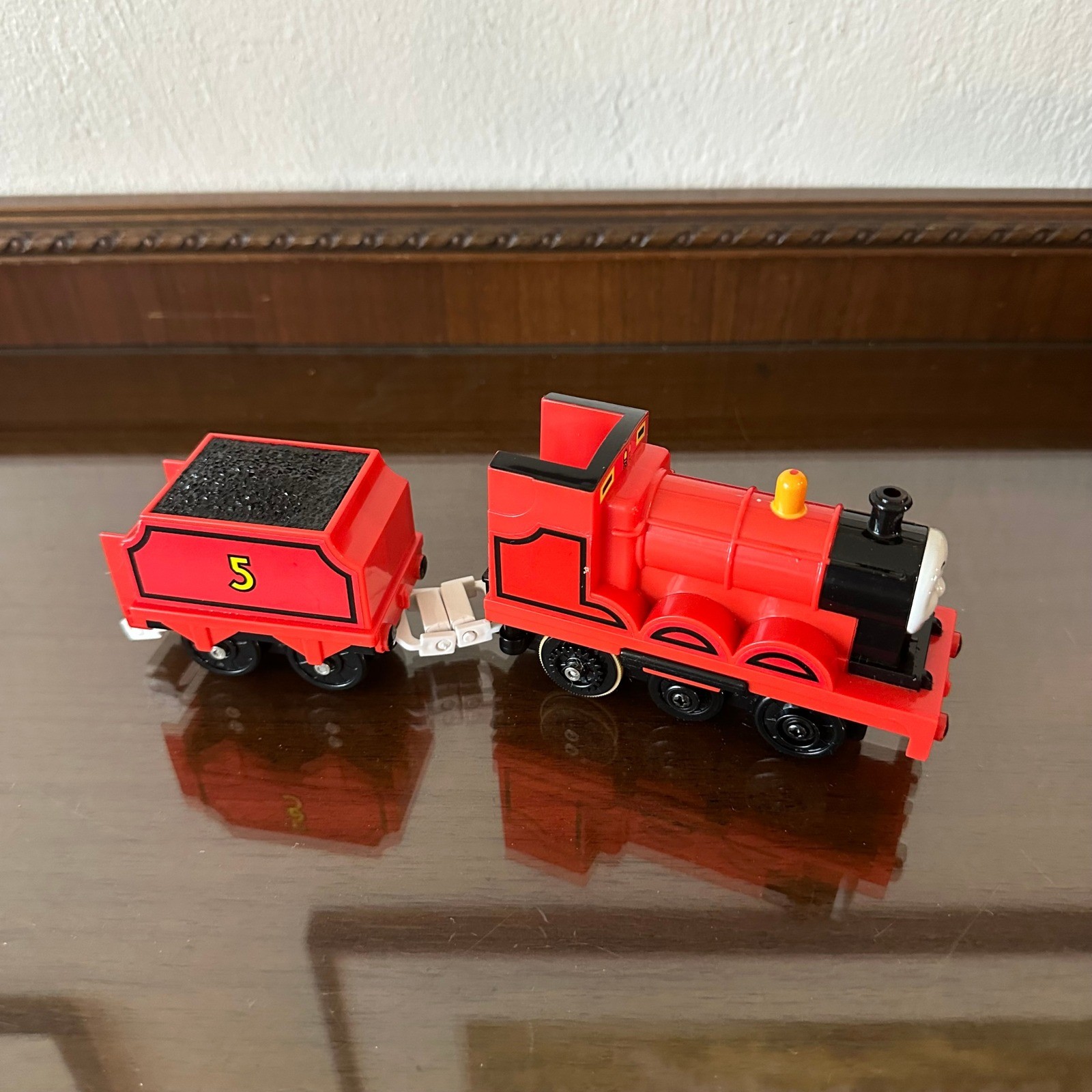 1993 TOMY Motorized James Red Engine with Tender Thomas & Friends Train *WORKS*