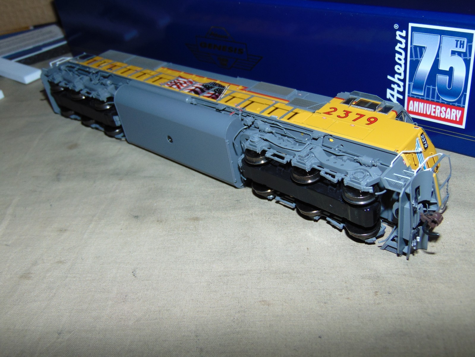 ATHEARN GENESIS HO 75619 UNION PACIFIC SD60M TRI CLOPS + DCC & SOUND -BRAND NEW