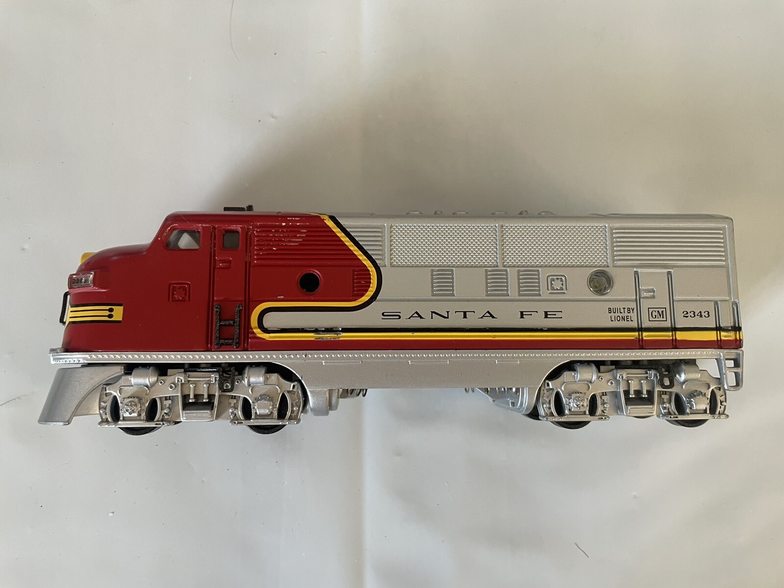 Untested On Track – Has Light And Sound – Lionel Santa Fe 2343 Model Train