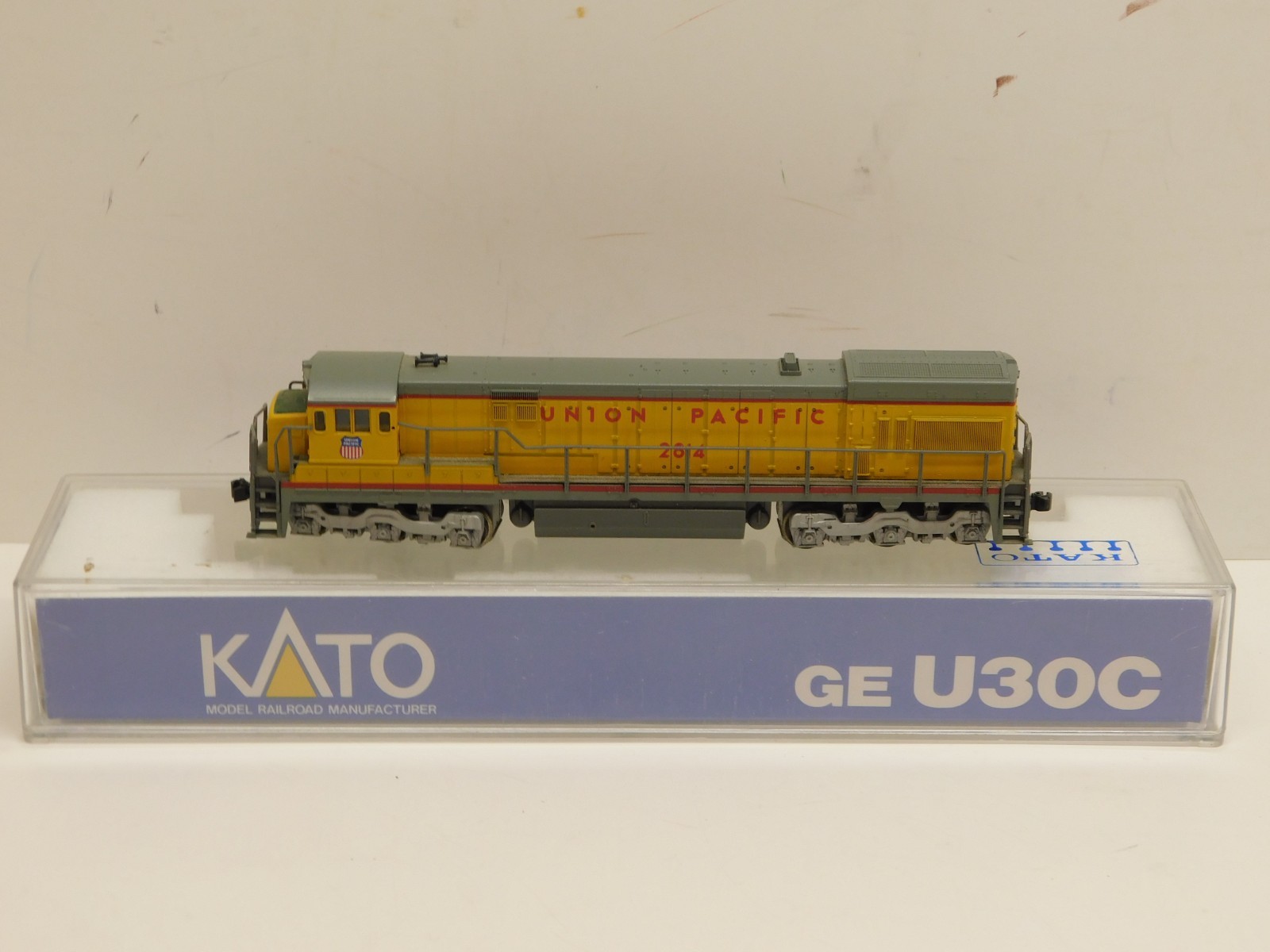 Kato N Scale 176-17B Union Pacific U30C Diesel Locomotive #2814