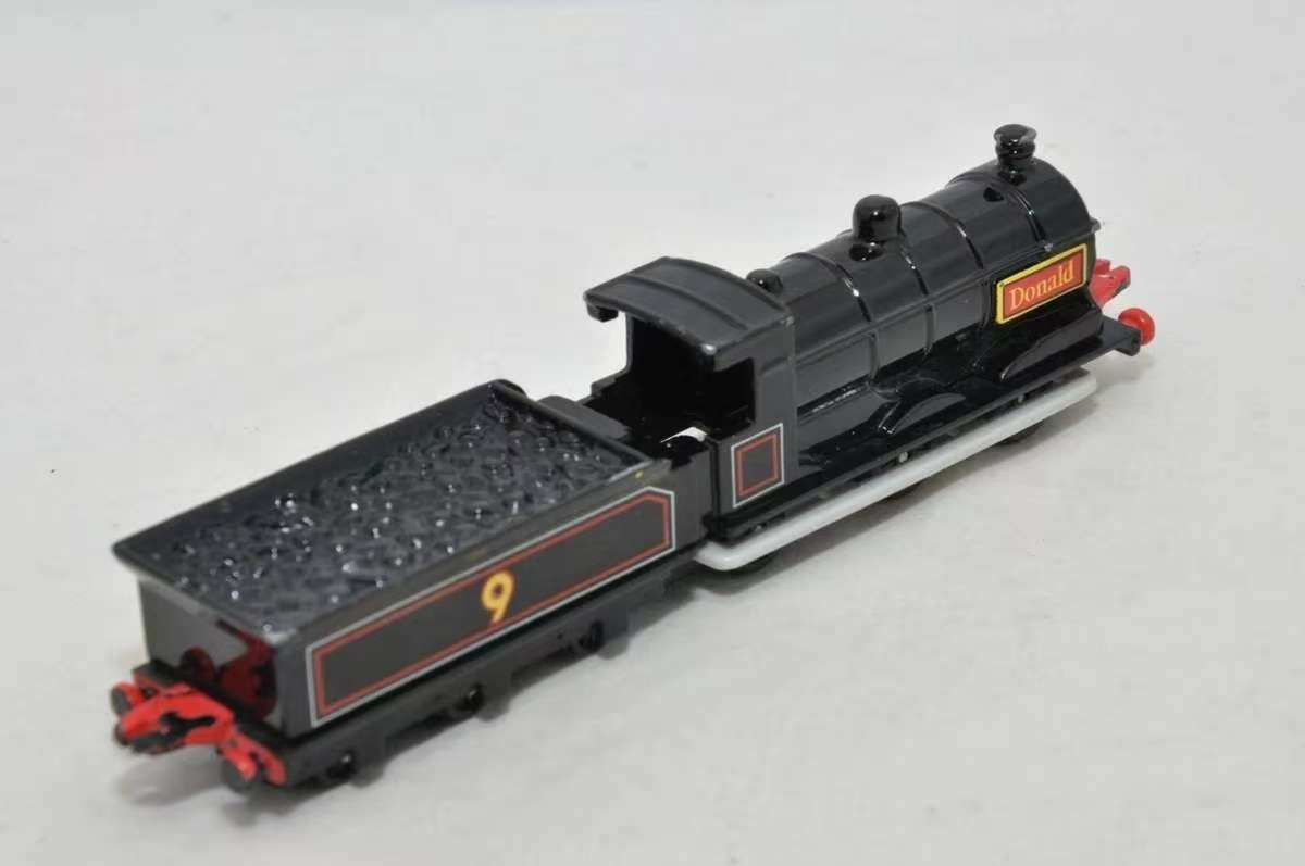 TRACKMASTER THOMAS BATTERY MOTORIZED TOY TRAIN- DONALD + TENDER