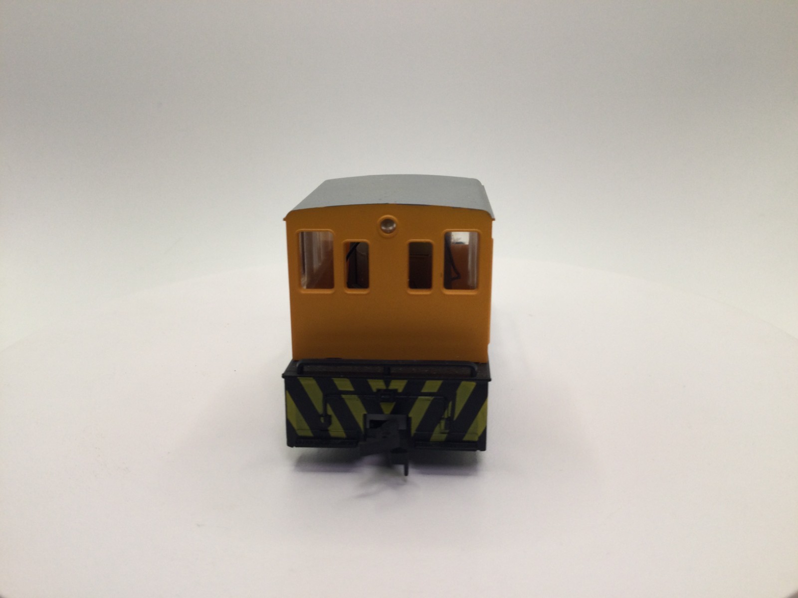 HO Scale Union Pacific 35 Ton Deisel Switcher Locomotive 720 Functioning Lights