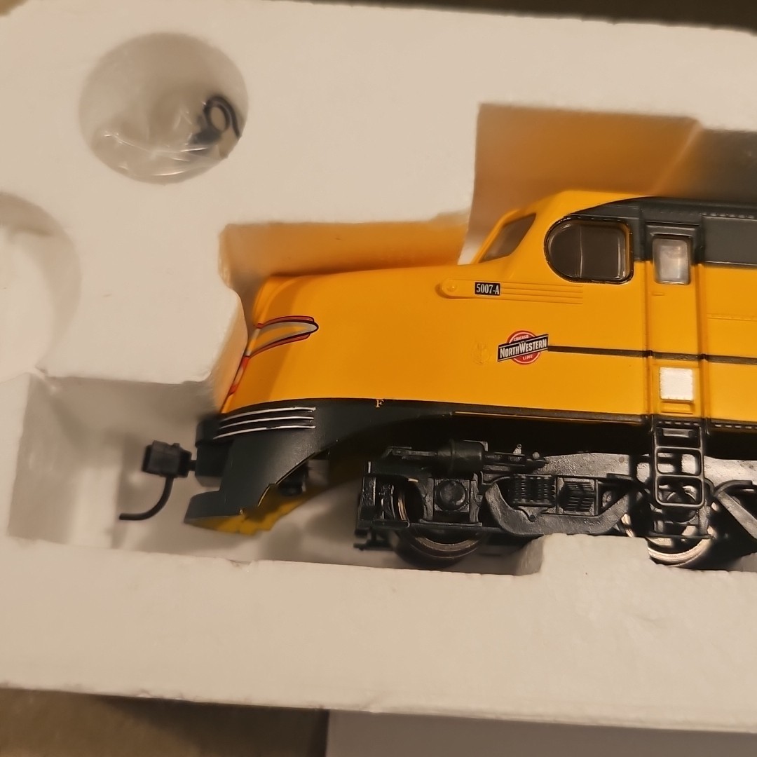 Life-Like PROTO 1000 Diesel Alco DL-109 Powered Chicago & North Western # 5007A