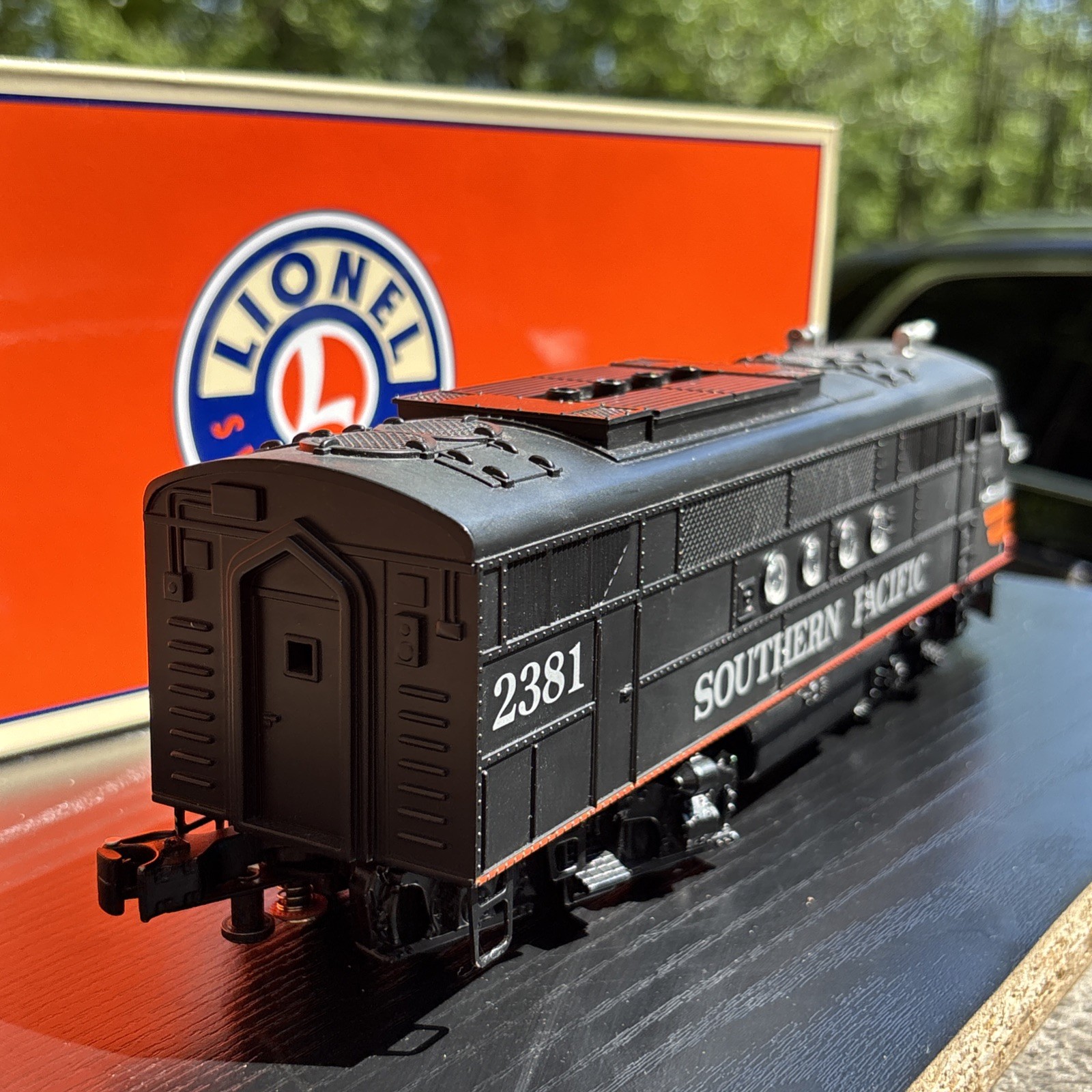 Southern Pacific Black Widow FT. Diesel Engine Railsounds 6 38253 Collectible