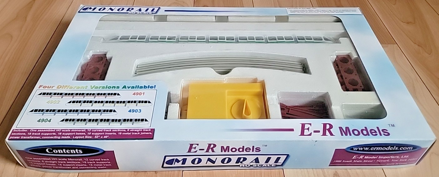 E-R Models Monorail GREEN Stripe #4901 HO Scale — Complete NEW READ