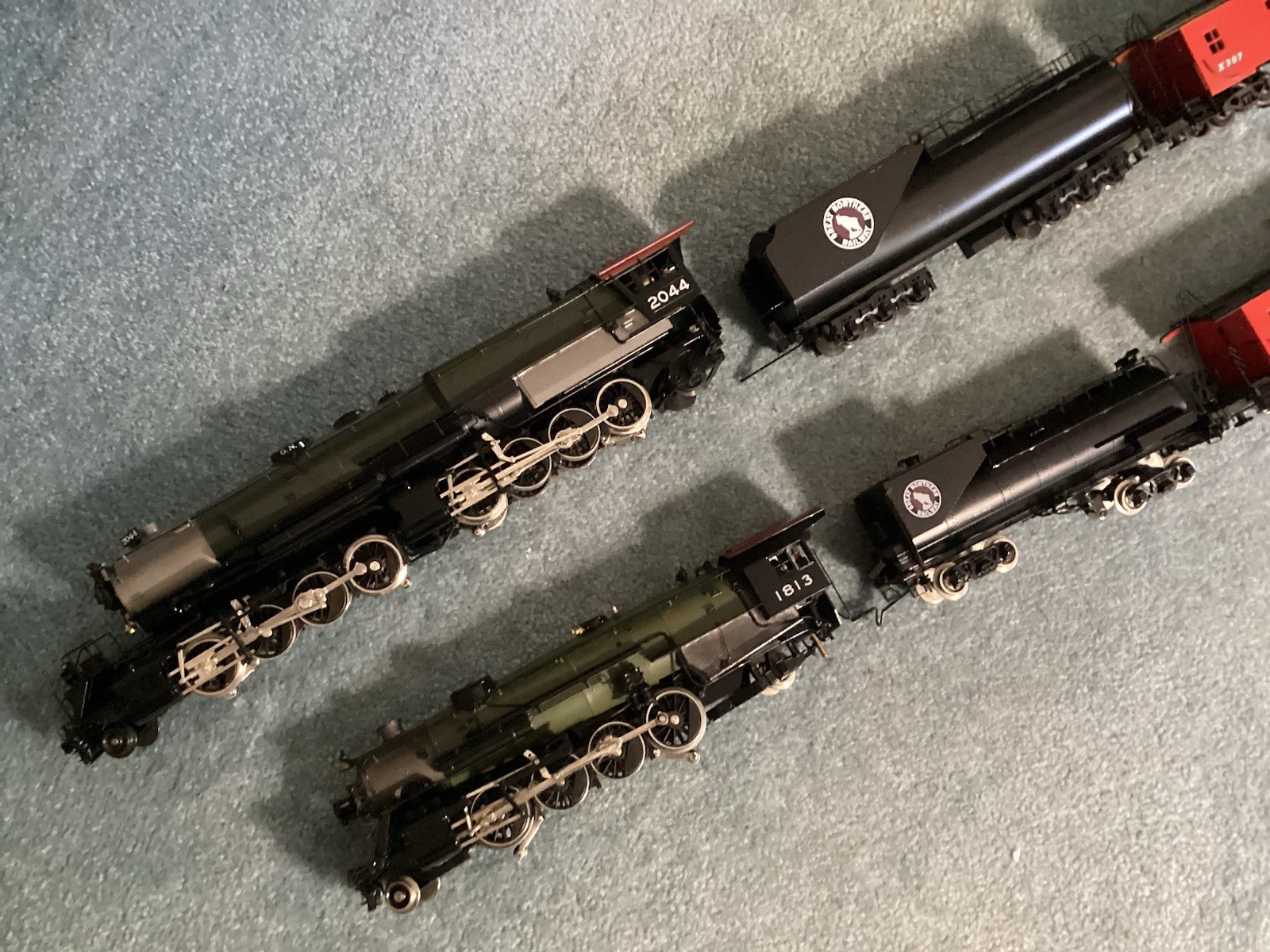 O Scale 3 Rail GN Locomotives, 13 Kit Built 50′ Freight Cars & 2 Caboosesu