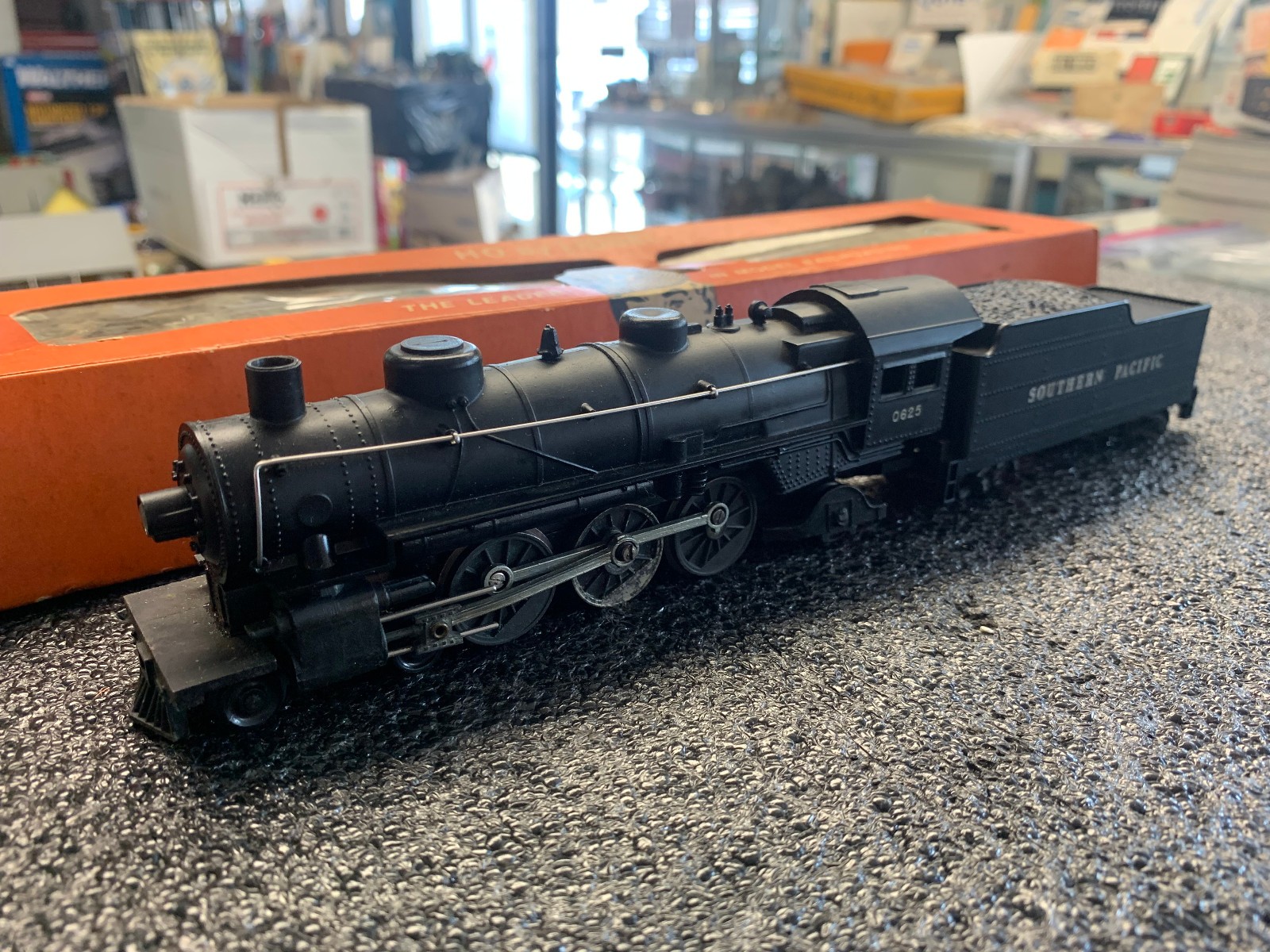 BOXED LIONEL HO 0625LT SOUTHERN PACIFIC 4-6-2 STEAM ENGINE RUNS FREE SHIPPING