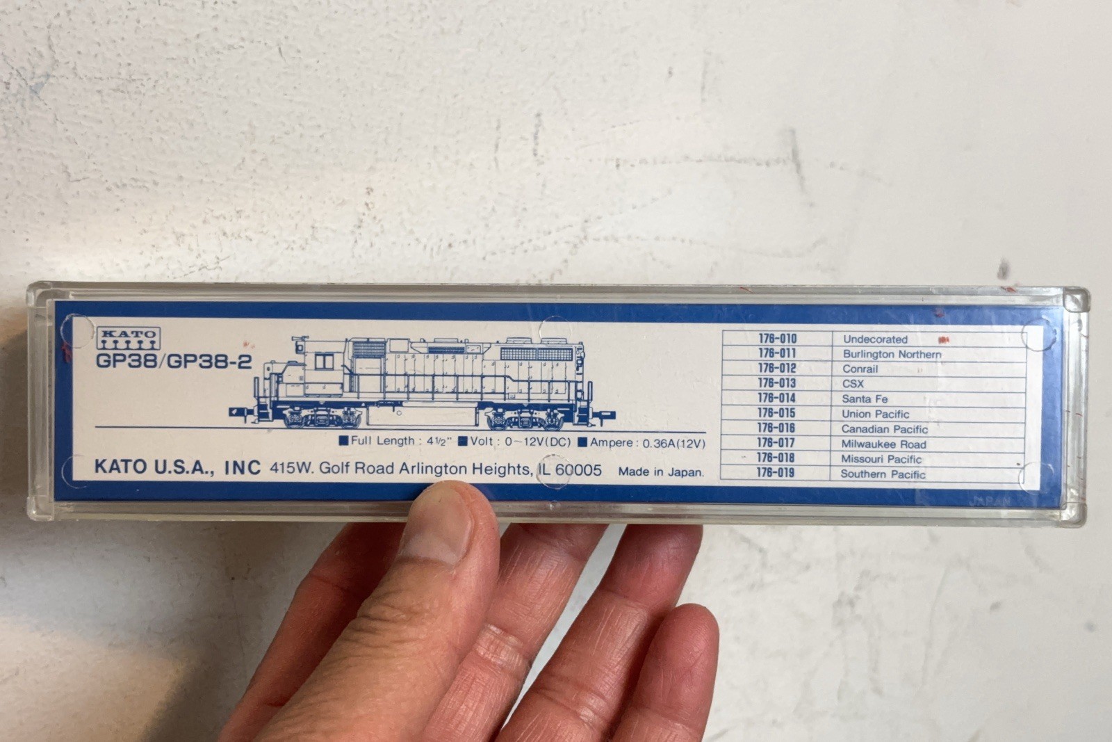 N Scale Kato 176-019 EMD GP38/GP38-2 Southern Pacific Locomotive 4832 Unused new