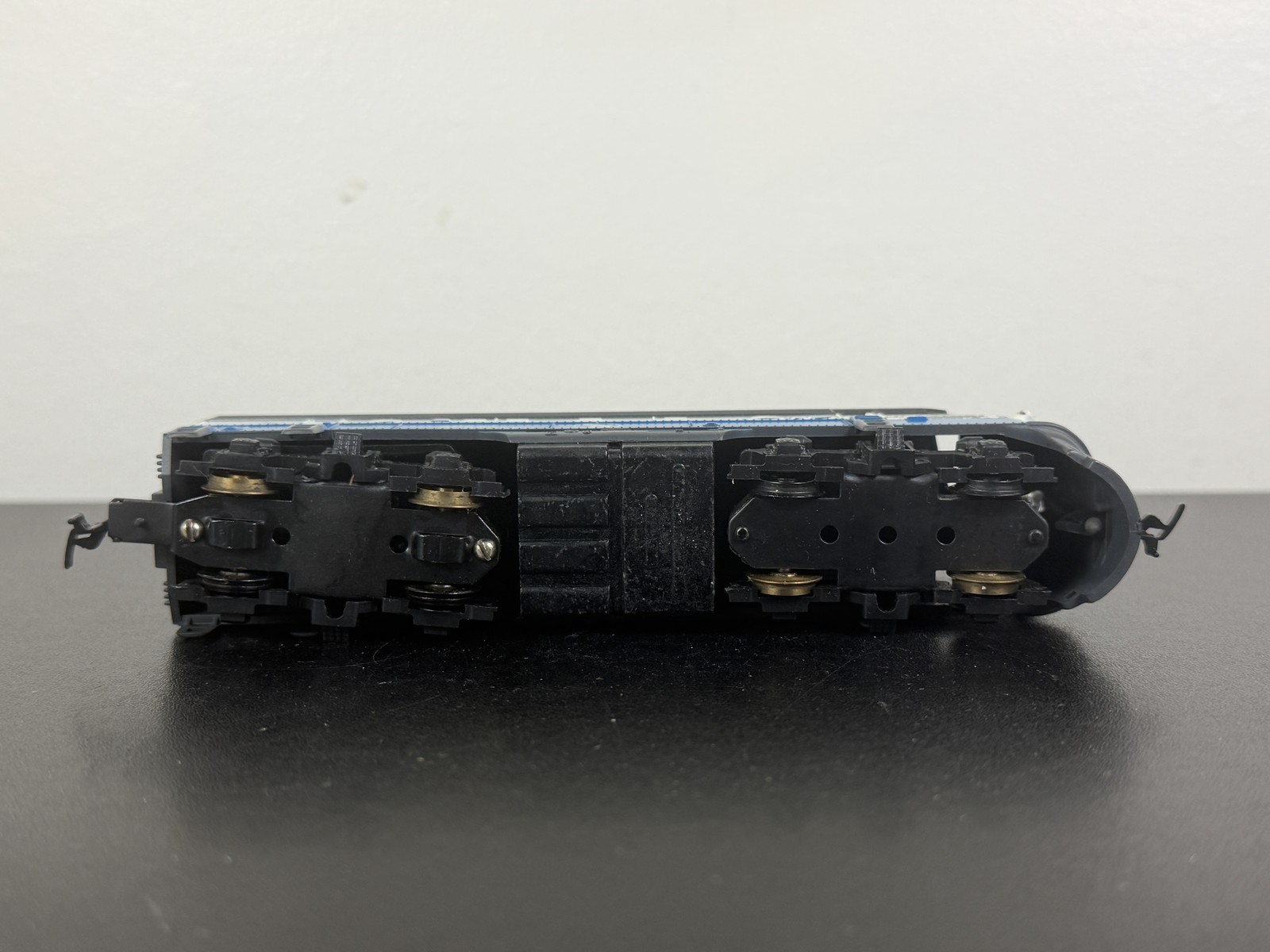 HO Scale Great Northern 377A F-Unit Diesel Locomotive Blue White Gray Vintage