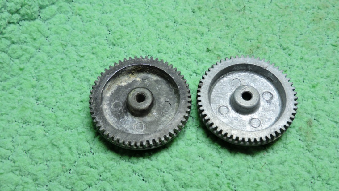 2) O GAUGE WIND-UP 10 SPOKE GEARED LOCOMOTIVE WHEELS – PARTS fits? Lot J