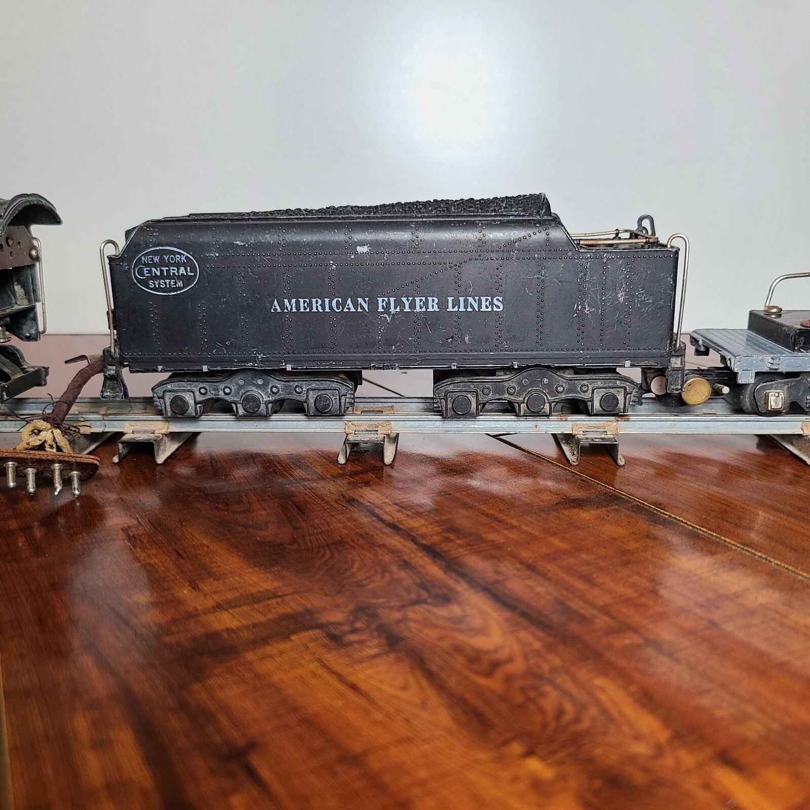 ANTIQUE 1940’s AMERICAN FLYER 322 4-6-4 STEAM LOCOMOTIVE & TENDER + TRACKS