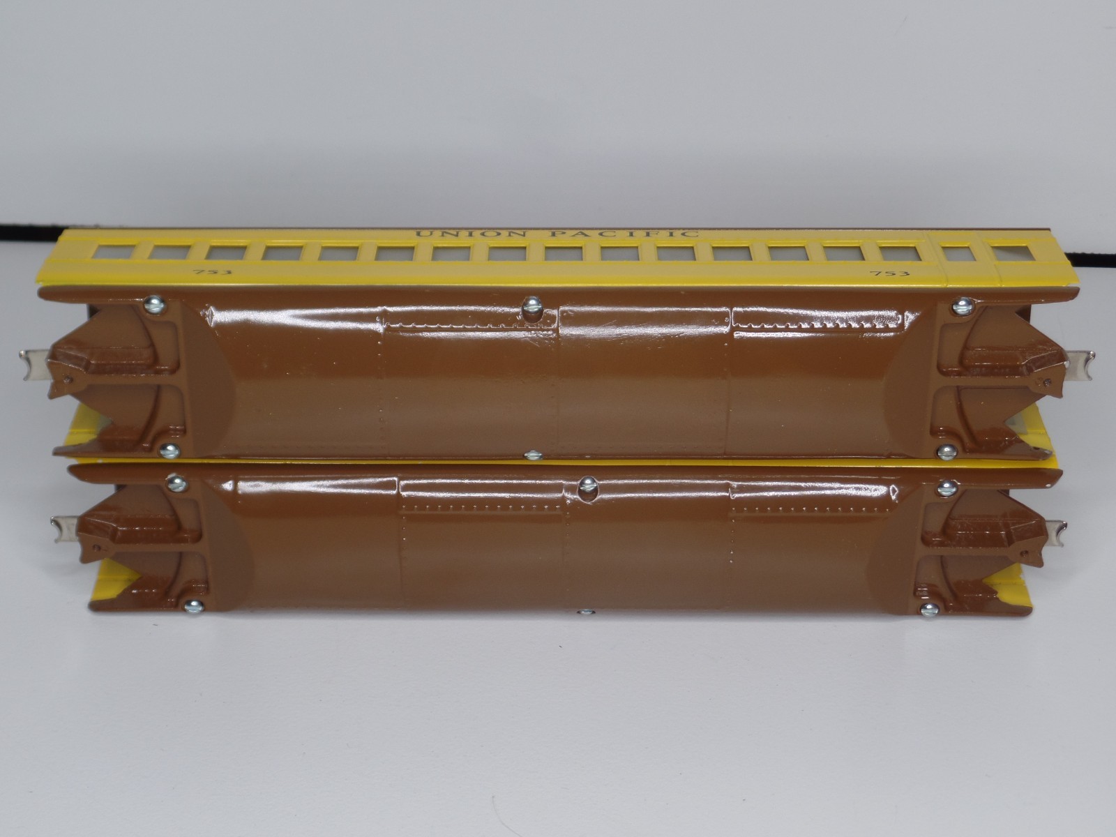 Pride Lines O Gauge Lionel Union Pacific M-1000 Streamliner Passenger Set of 14