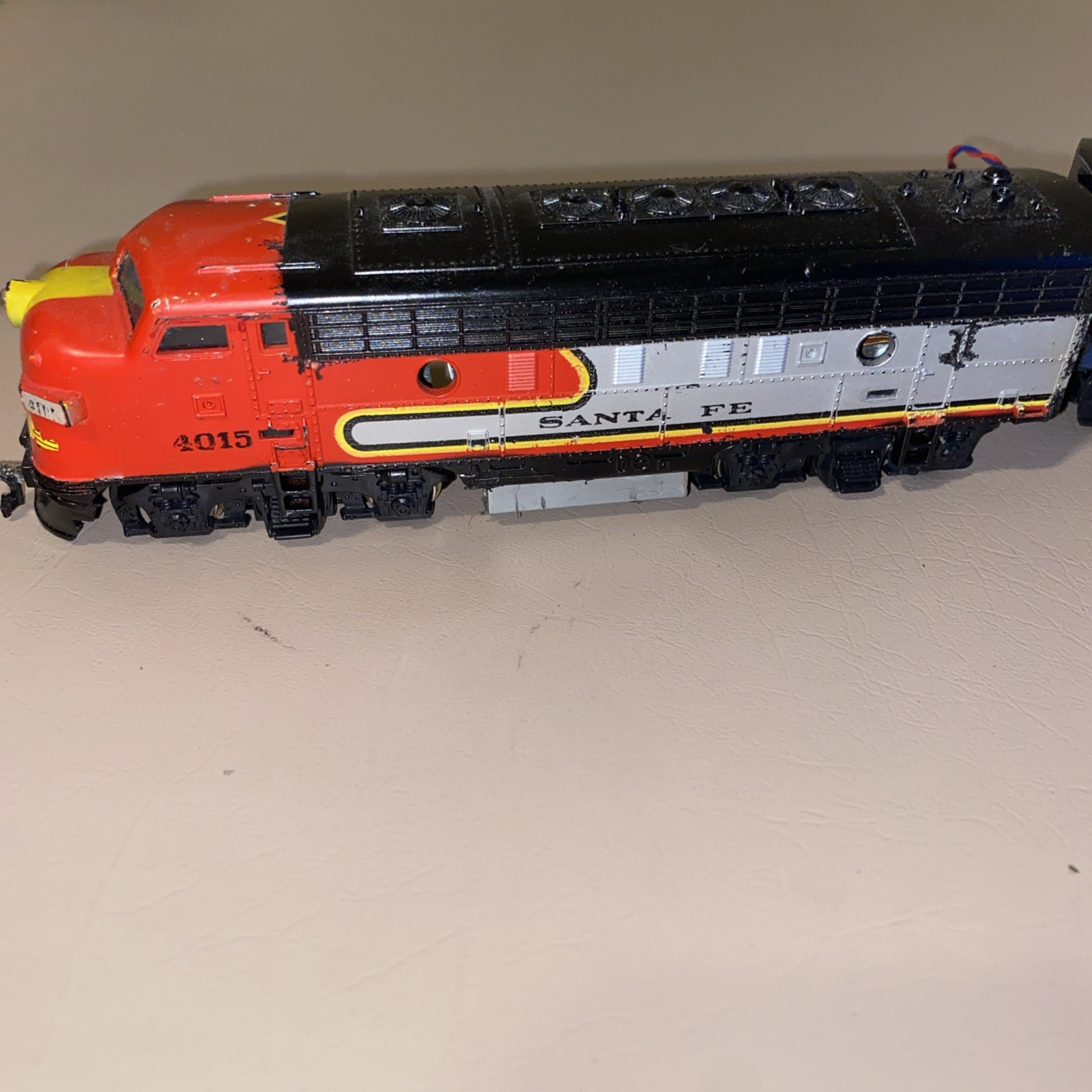 2 Lot VTG Locomotive – TYCO Santa Fe 4015 & Cox Santa Fe