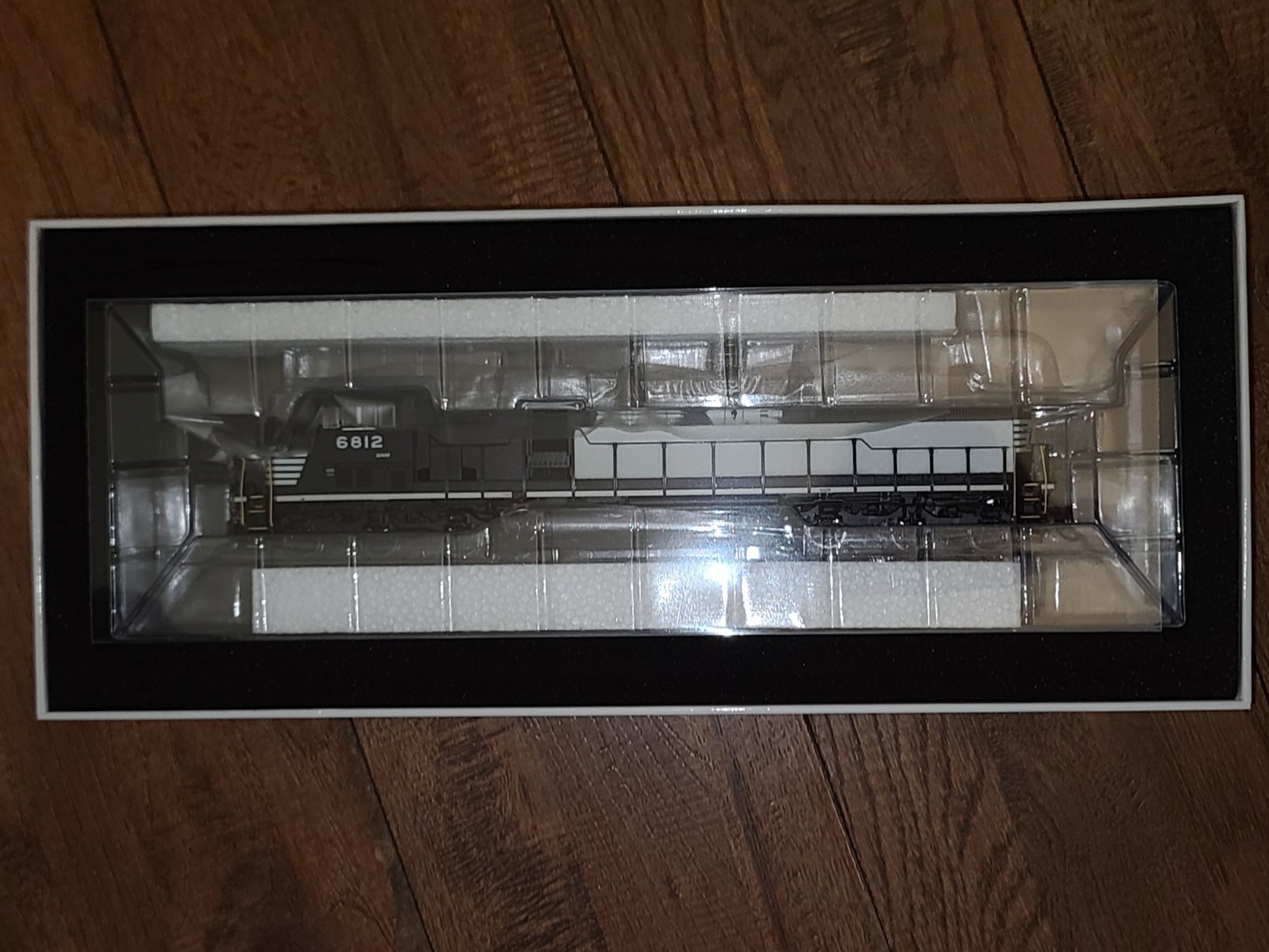 ATHEARN GENESIS HO SCALE SD60M “TRI-CLOPS” LOCOMOTIVE (DCC/SOUND) NS ATHG75612