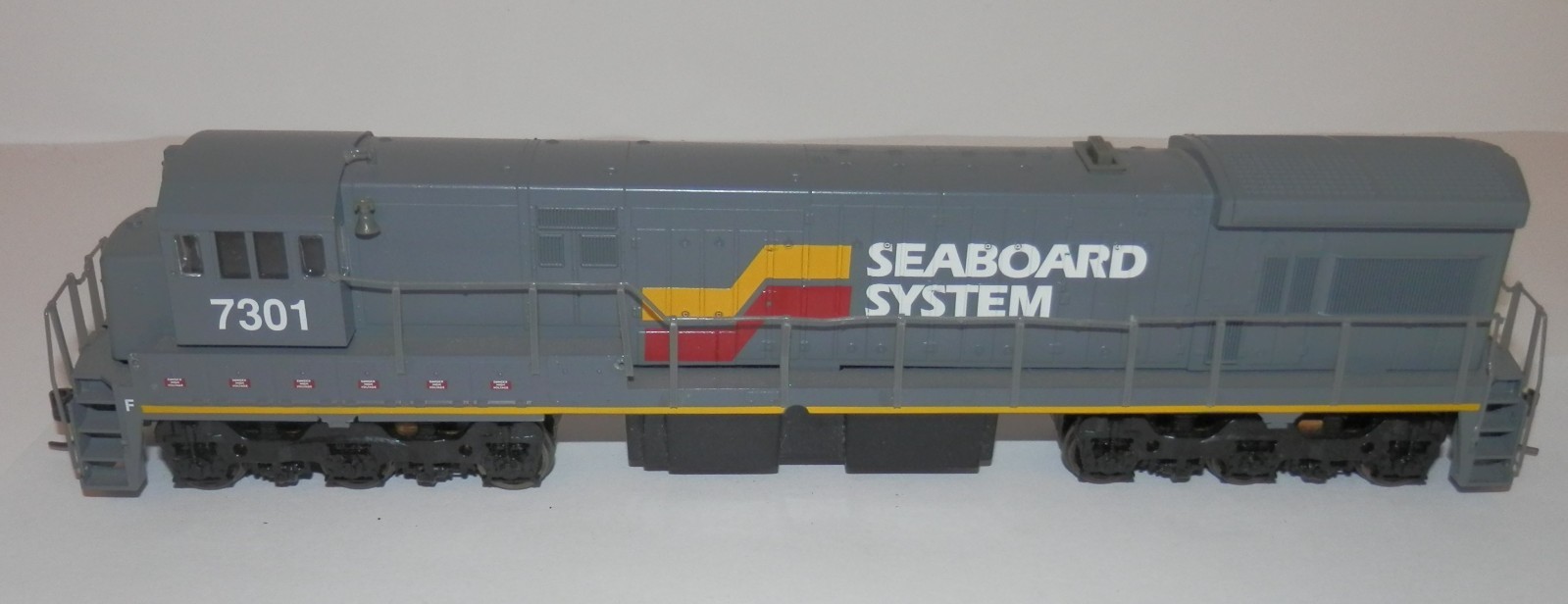 Atlas HO Scale POWERED Seaboard System 7301 GE u36C Diesel Loco