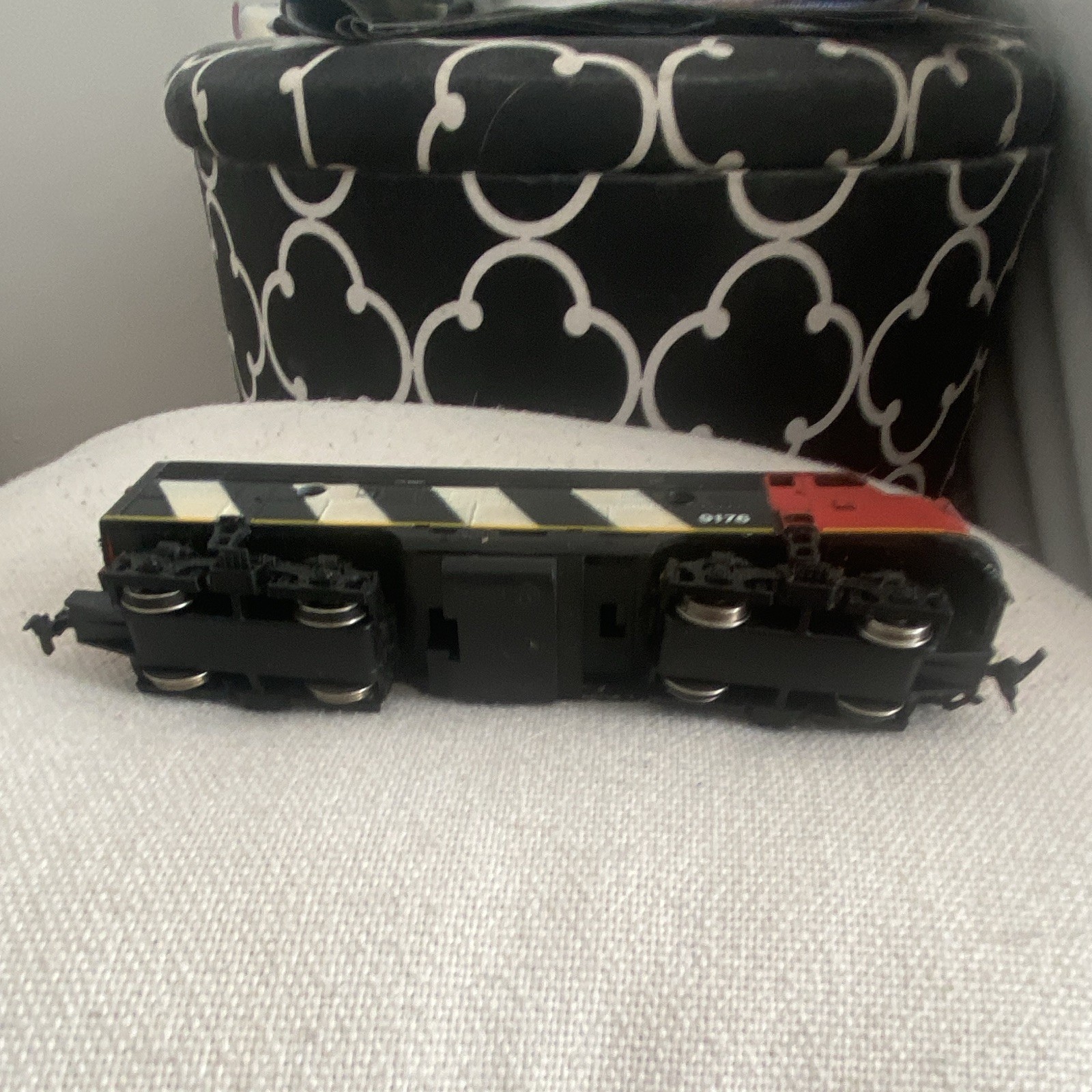 Canadian National N Diesel Locomotive Analog 9176 Black Red White Plastic