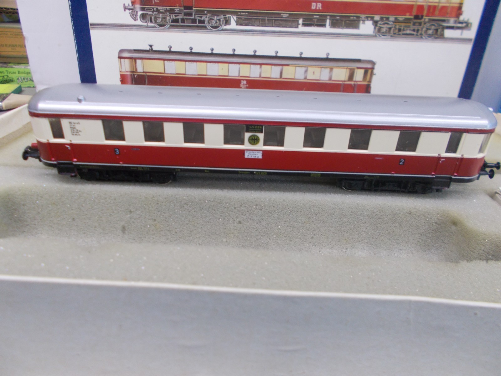 PIKO ~ DIESEL TRIEBWAGENZUG POWERED & NON-POWERED BR185 & BR195 ~HO SCALE