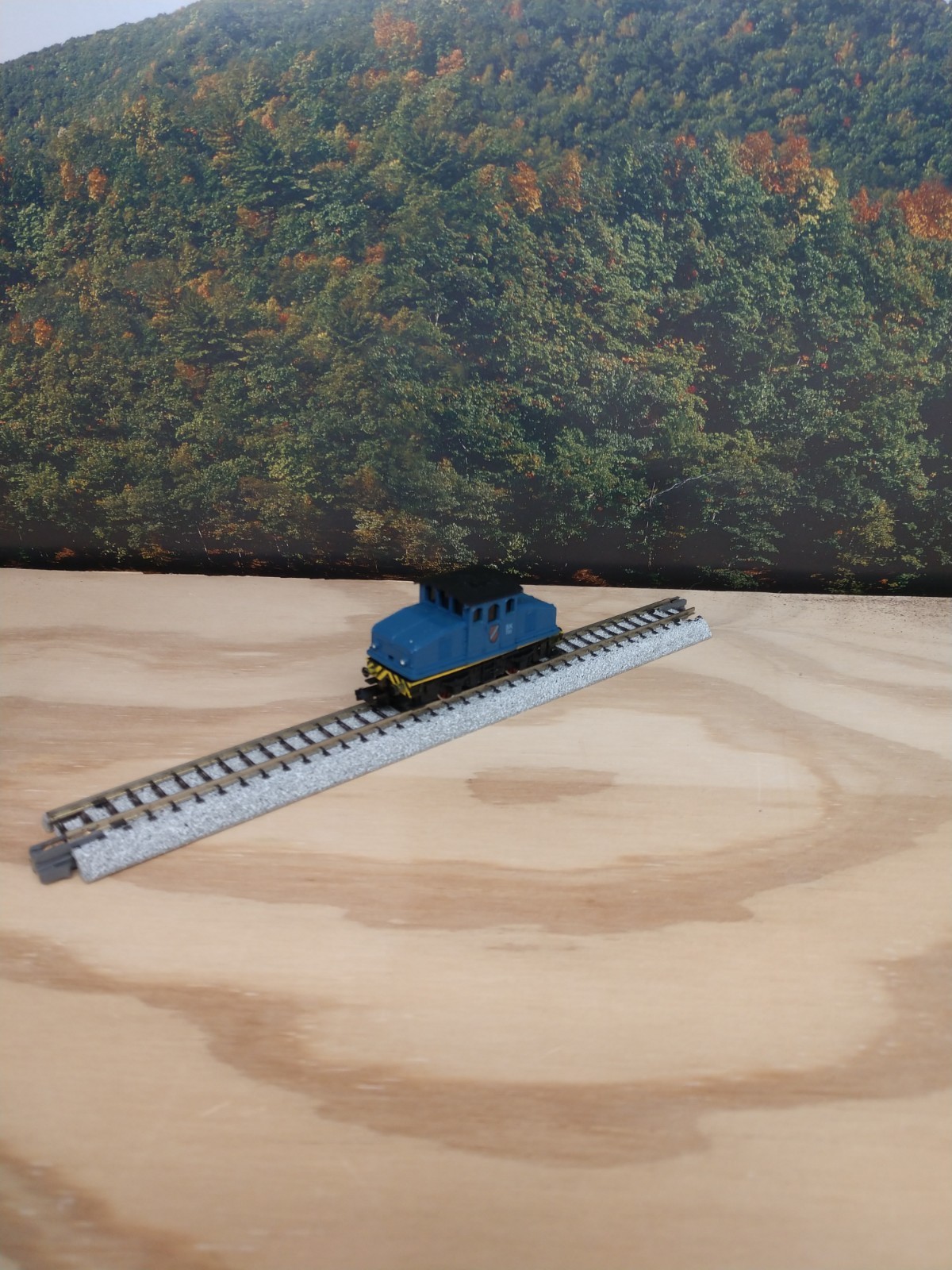 Arnold Rapido N scale European 2 axle center cab switcher – Item #0206 NEW