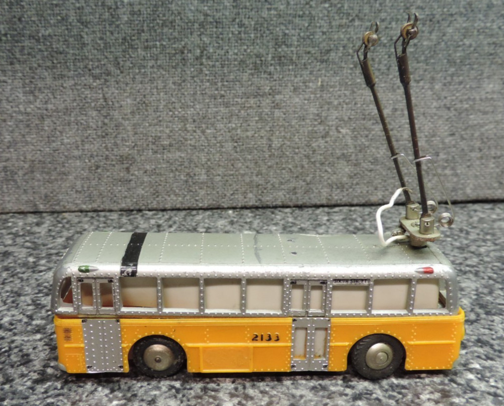 Japan Ho Scale Model Electric Trolley Bus Orange SIlver 2133 Not Working Parts
