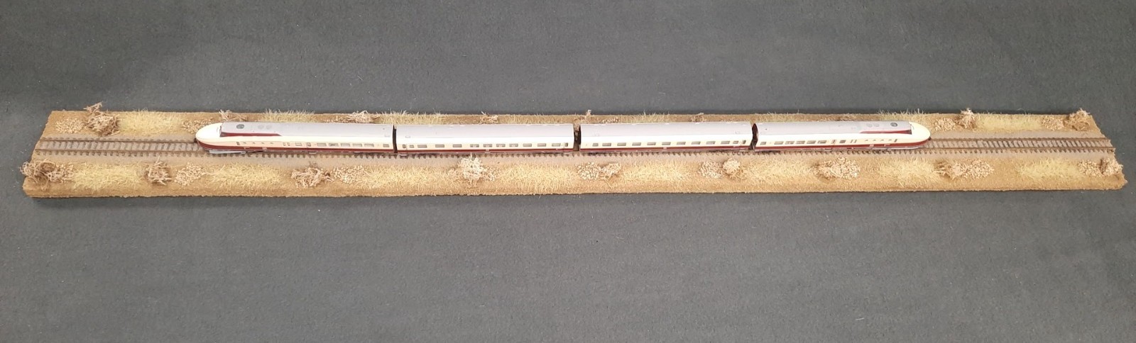 N SCALE 36″ – “DESERT SCENE ” DISPLAY DIORAMA– FOR ANY N SCALE TRAINS