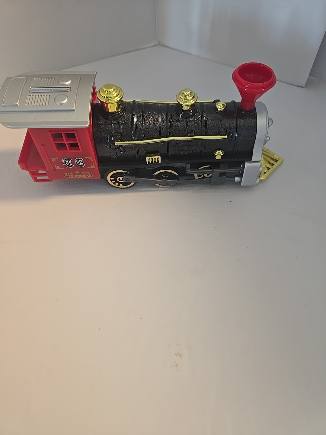 Pull Back Train Locomotive Toy Red Black Gold 7″ VGC
