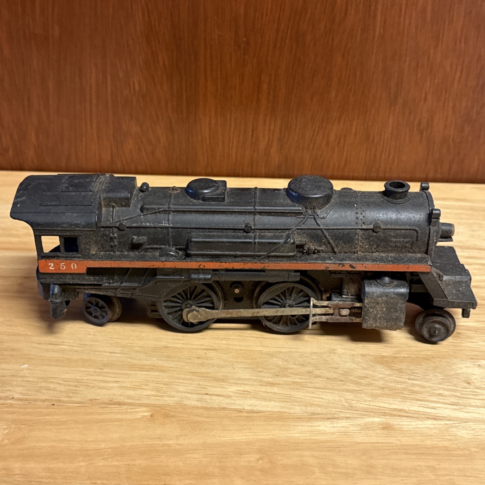 Lionel 250 Steam Locomotive Orange Stripe Vintage USA Tender & Track Cleaner