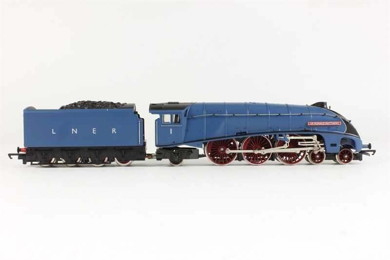 R649 Class A4 4-6-2 ‘Sir Ronald Matthews’ in LNER Blue ex Doulton cert 1842/3000