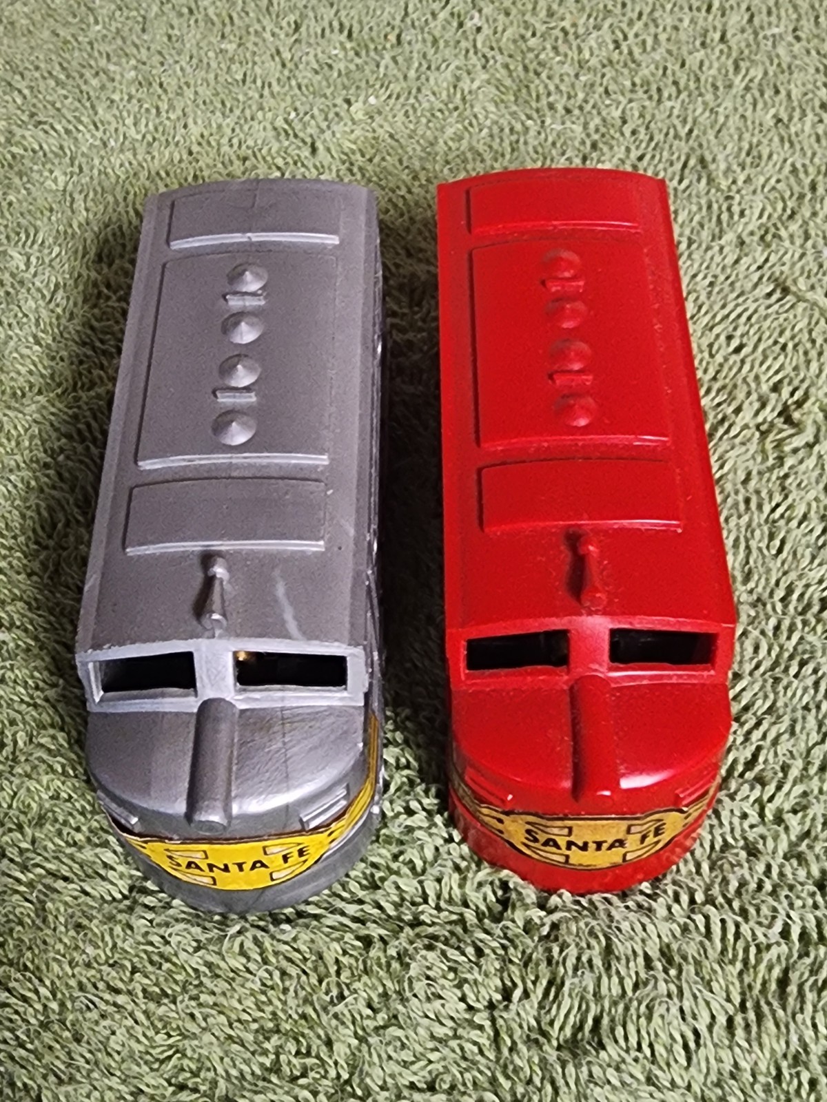 2 Vintage 3″ Santa Fe Locomotives ( Both Tested And Run On Ho Scale Track