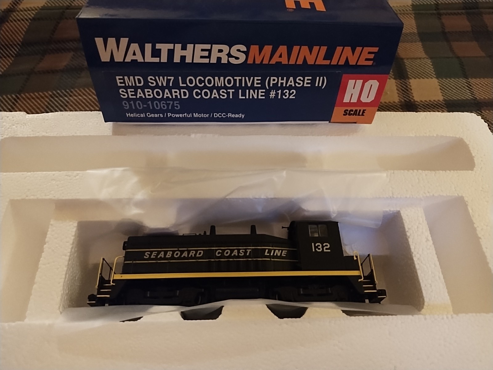 Walthers Mainline 910-10675 EMD SW7 (Phase II) Seaboard Coast Line #132