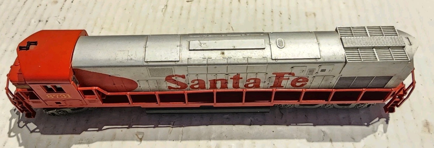 Mehano HO Scale Diesel Engine Santa Fe #8731