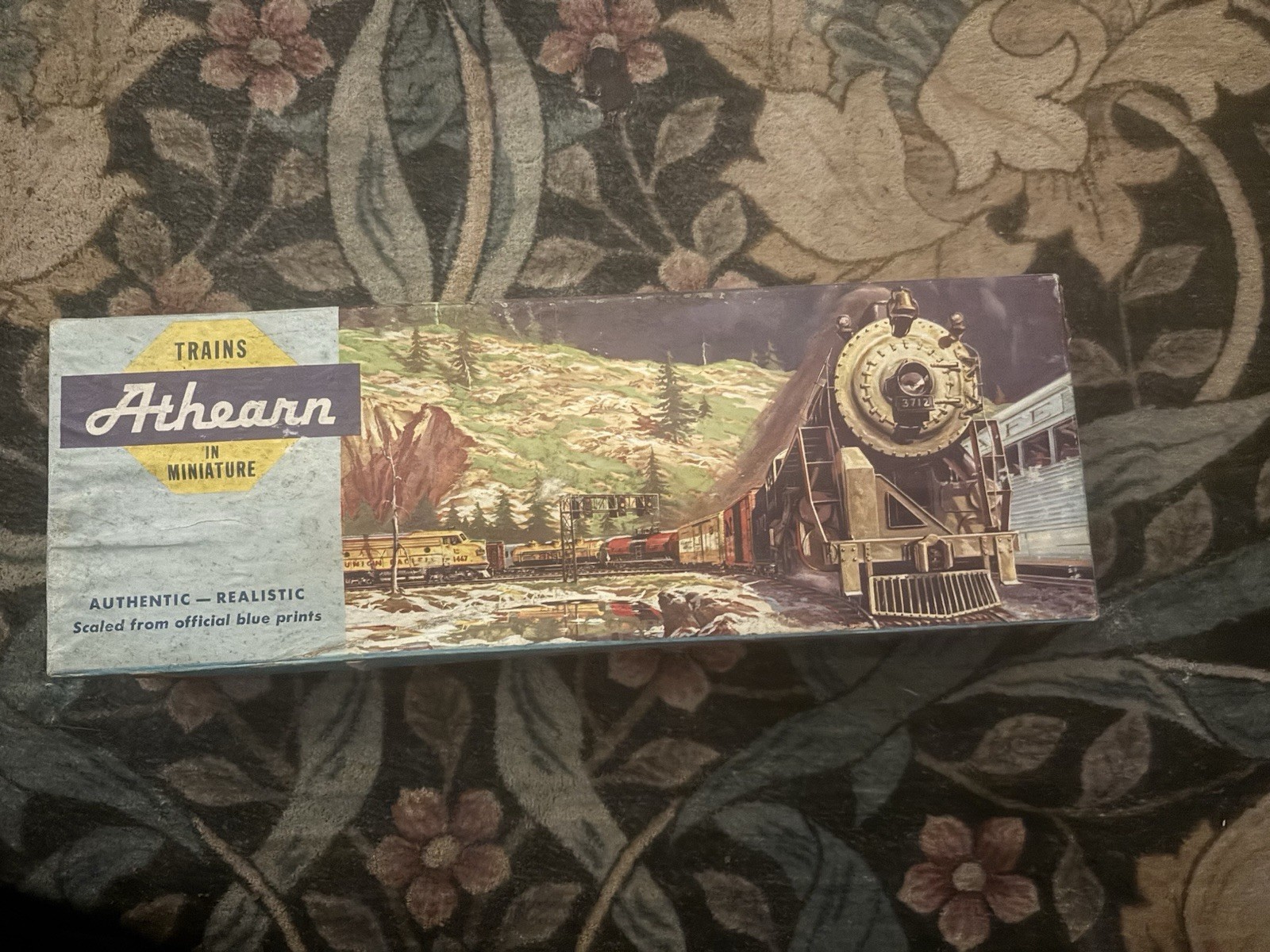 Athearn HO Scale GE U30B CHESSIE SYSTEM #2307