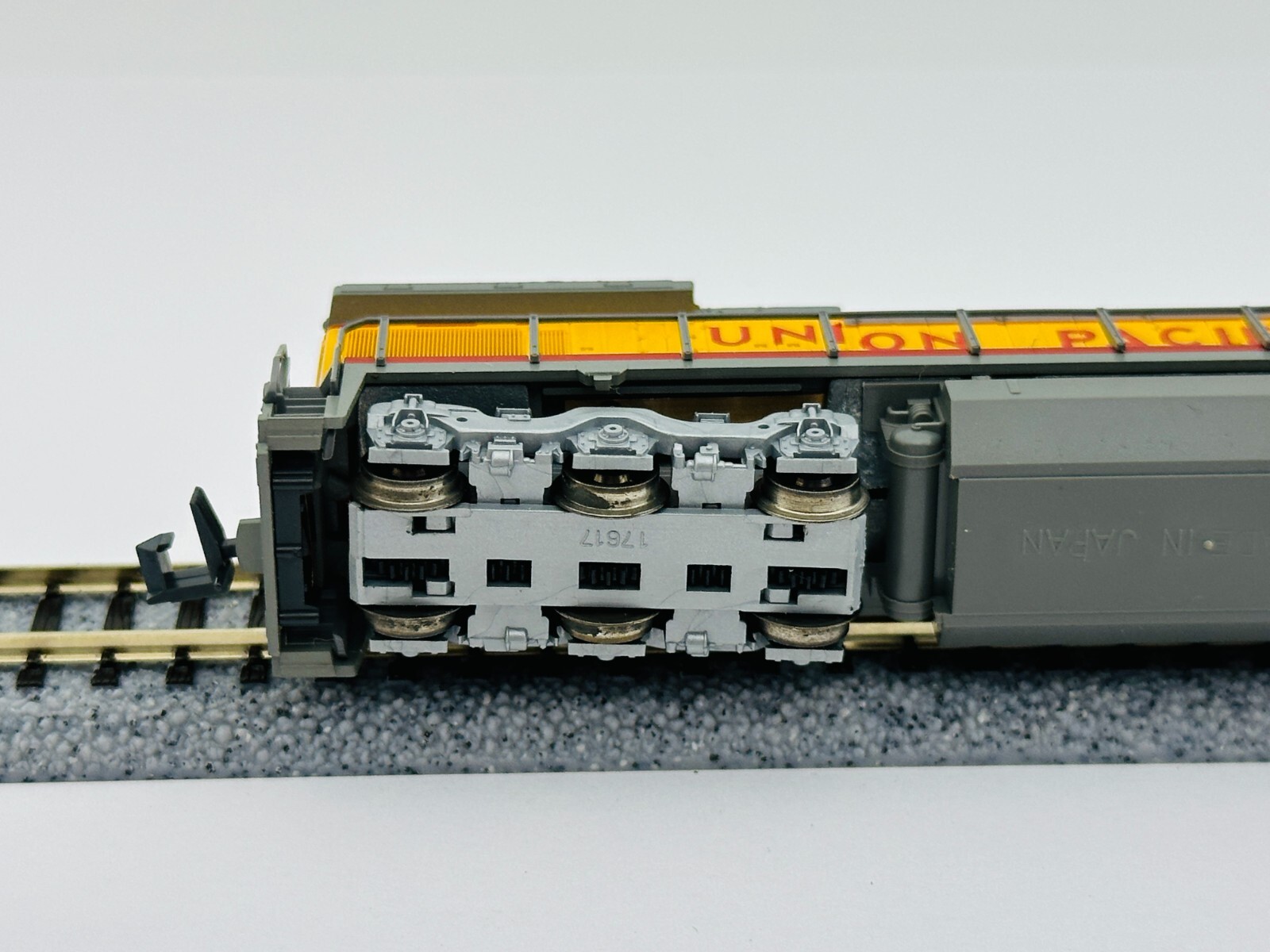 KATO #176-30B N Scale C30-7 DIESEL LOCOMOTIVE – UNION PACIFIC #2708