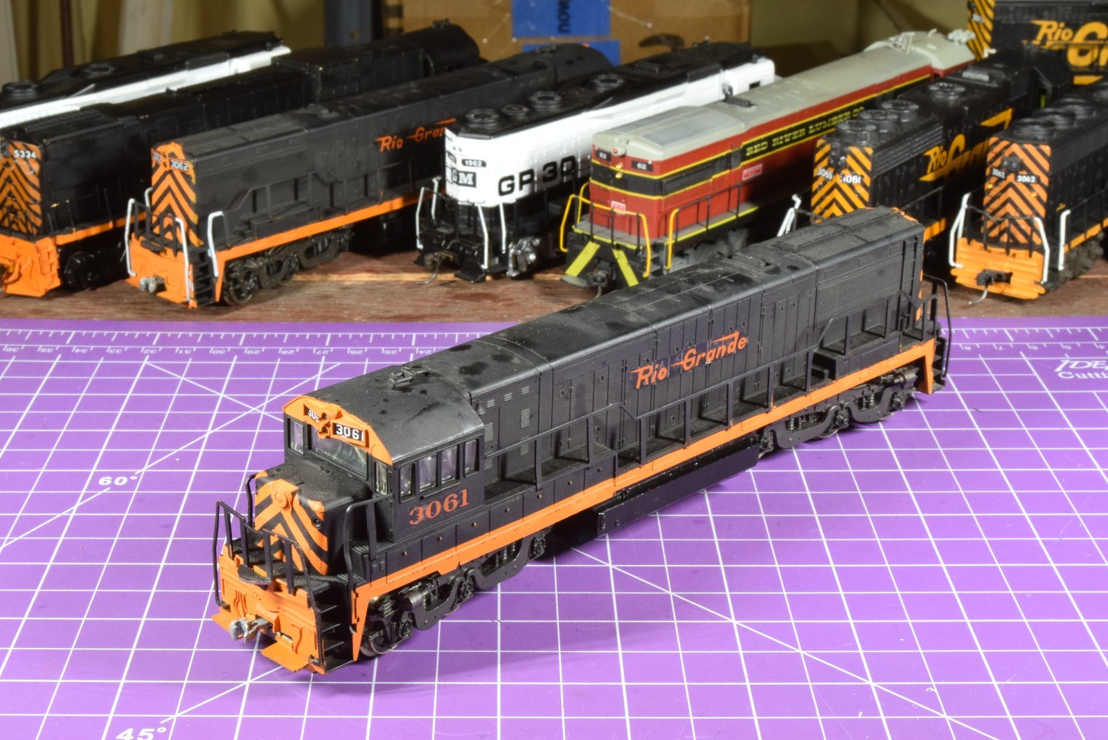 Cab 3061 true CO-CO Rivarossi 12.0 oz Locomotive, faux die cast knuckles,